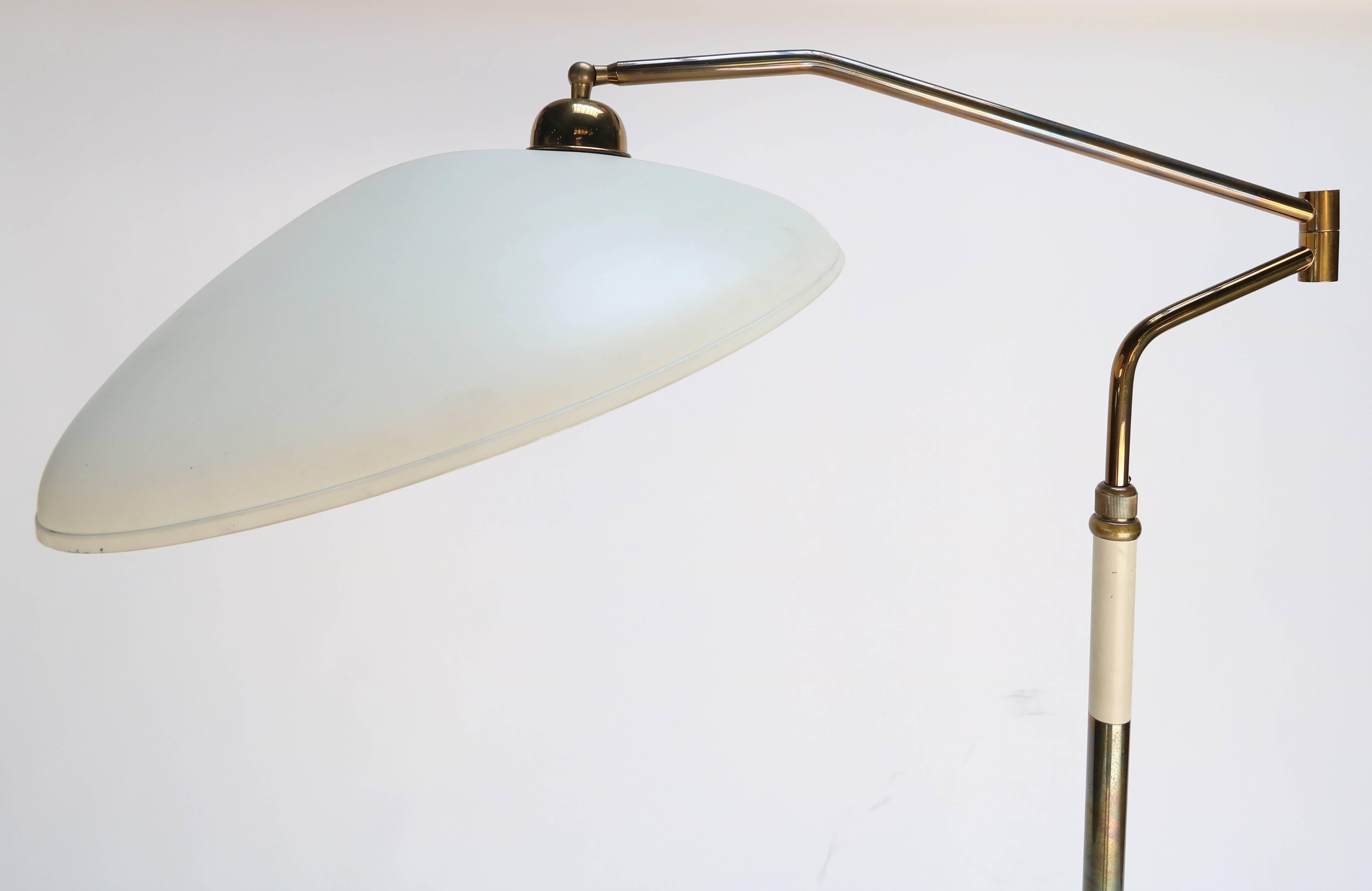 Mid-Century Modern Metal and Brass 1960s White or Ivory Floor Lamp in the Style of Stilnovo