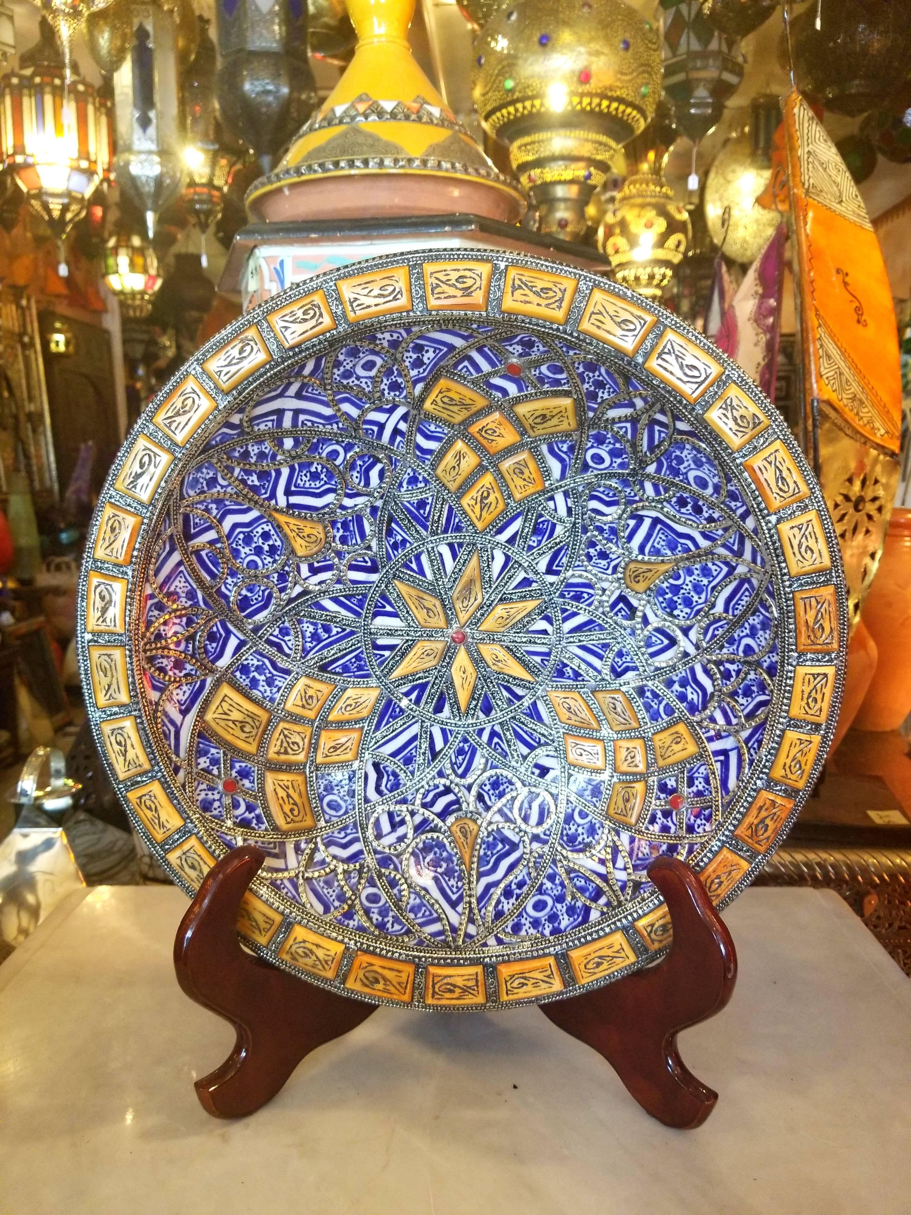 Metal and Camel Bone Inlaid Moroccan Hand-Painted Plate - Blue / White In Excellent Condition For Sale In Orlando, FL