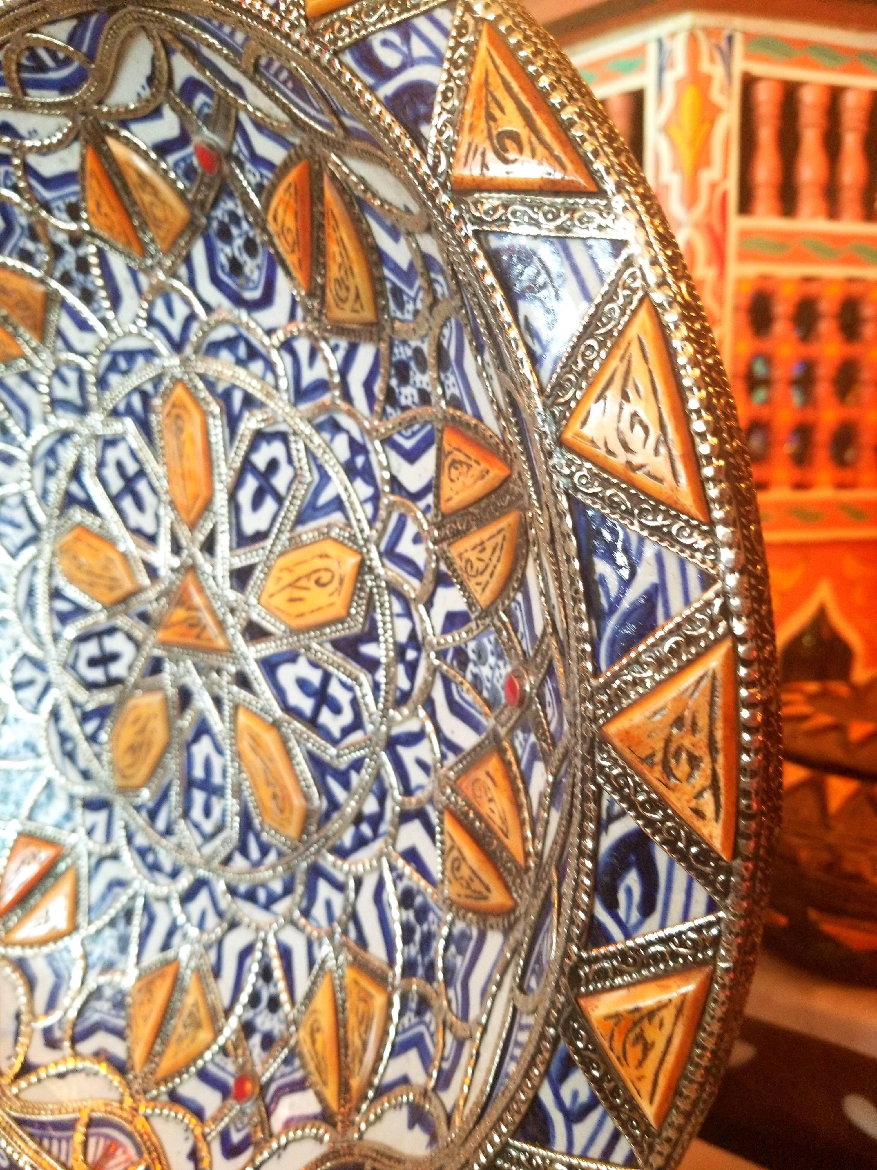 Metal and Camel Bone Inlaid Moroccan Hand-Painted Plate, Blue / White In Excellent Condition For Sale In Orlando, FL