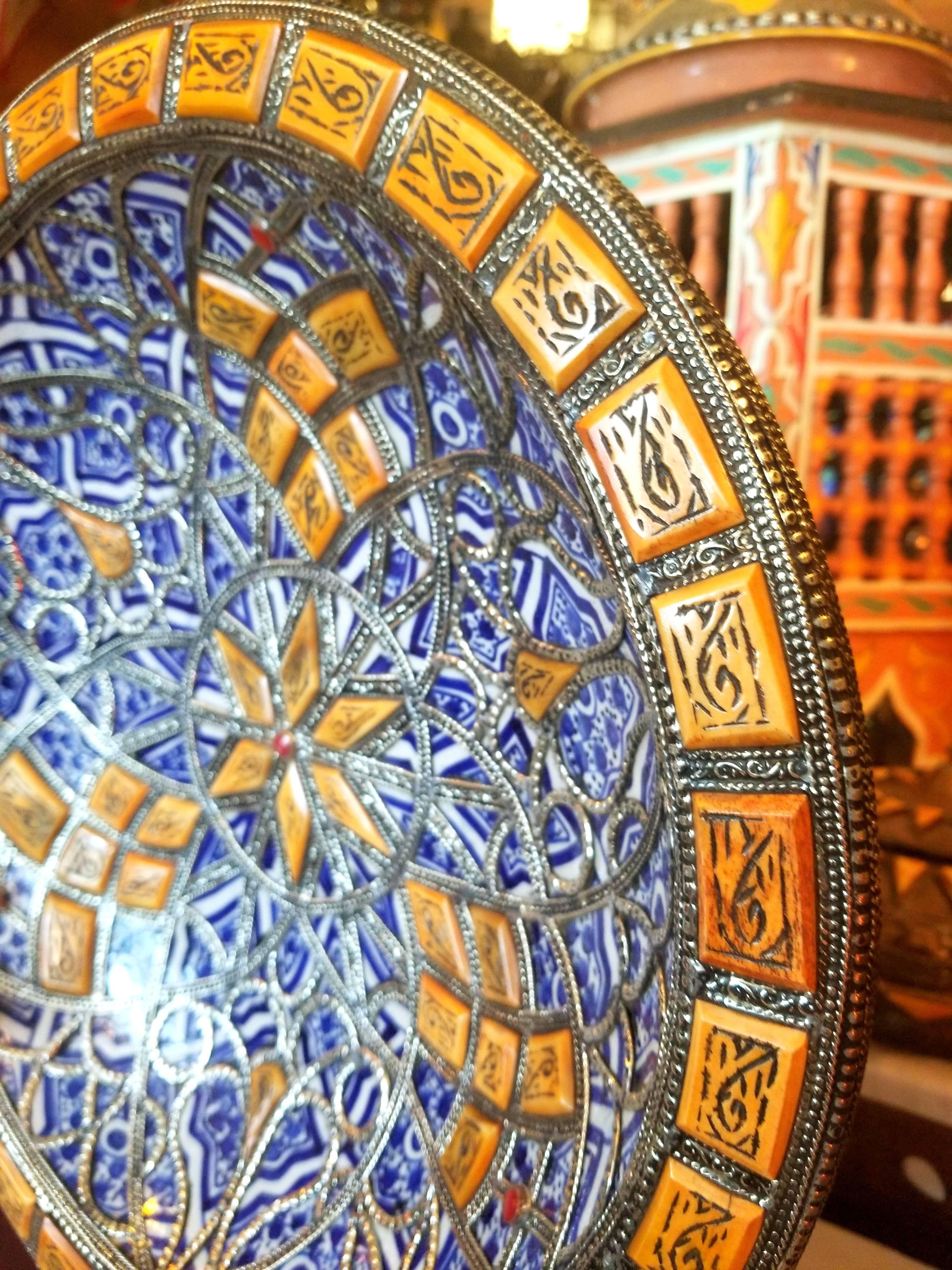 Metal and Camel Bone Inlaid Moroccan Hand-Painted Plate - Blue / White For Sale 1