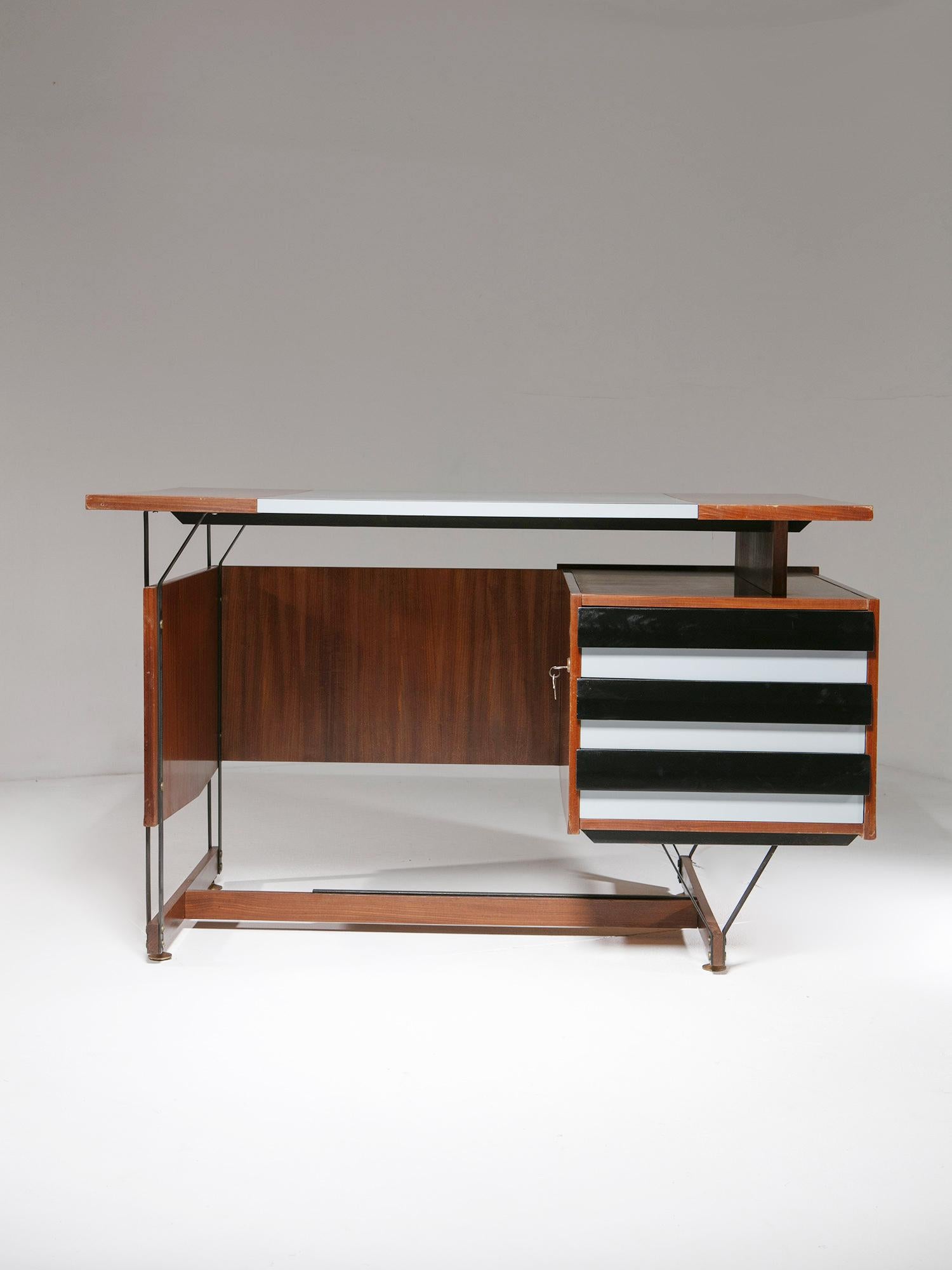 Schreibtisch aus Metall und Formica von Enzo Strada für F.lli Tenani, Italien, 1960er Jahre im Zustand „Relativ gut“ im Angebot in Milan, IT