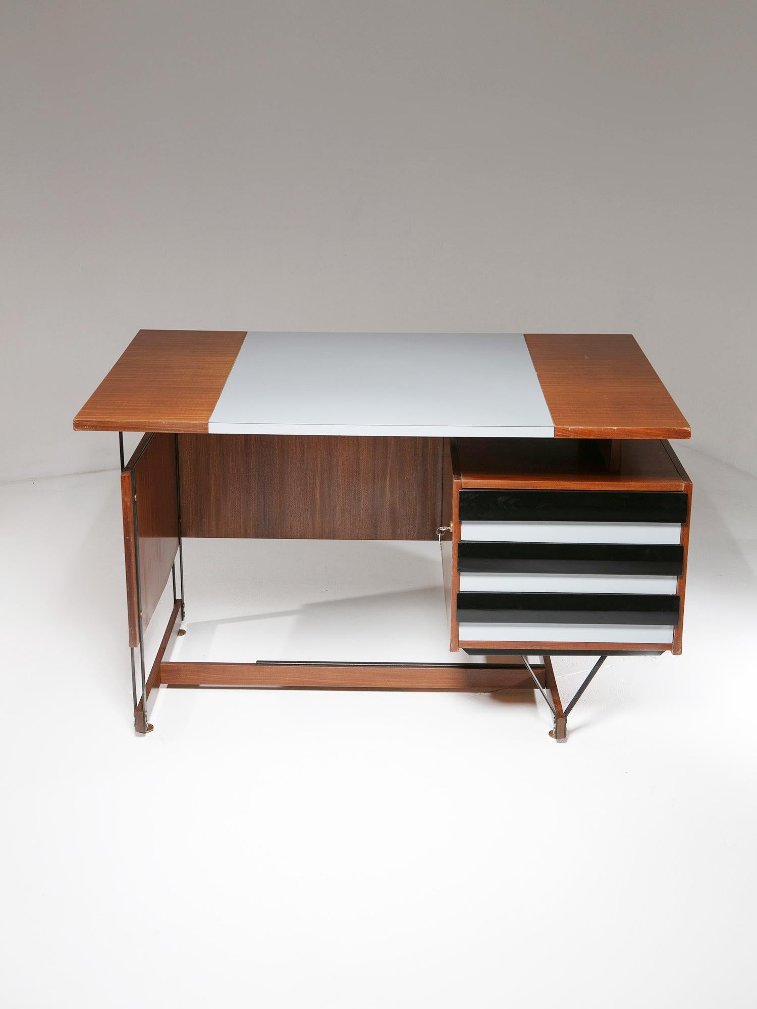 Schreibtisch aus Metall und Formica von Enzo Strada für F.lli Tenani, Italien, 1960er Jahre (Mitte des 20. Jahrhunderts) im Angebot