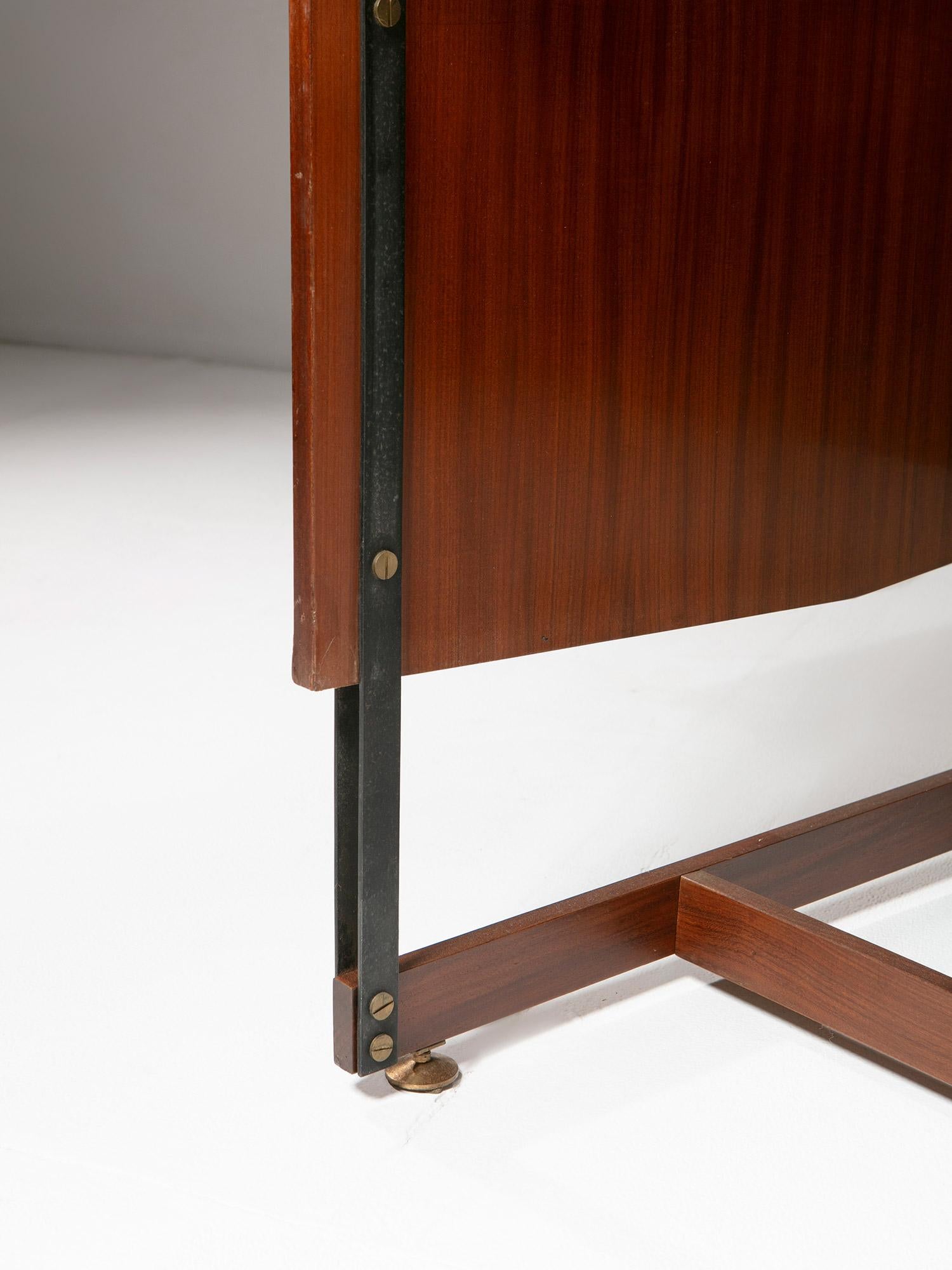 Schreibtisch aus Metall und Formica von Enzo Strada für F.lli Tenani, Italien, 1960er Jahre im Angebot 1