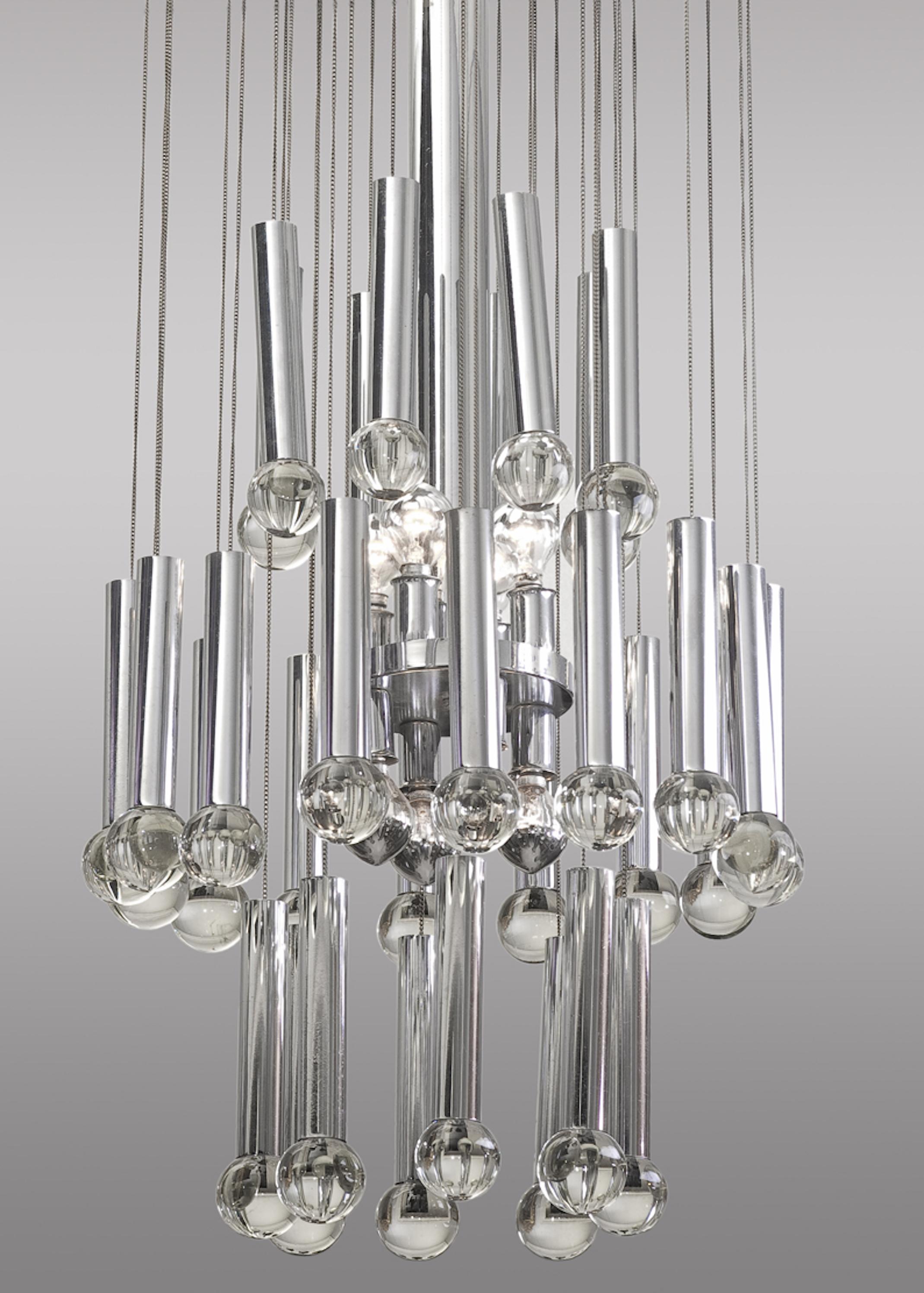 Plafonnier en métal et verre,
Circa 1960.
8 ampoules, 4 au-dessus et 4 au-dessous.
Ampoules : E14 25w / 40w


 