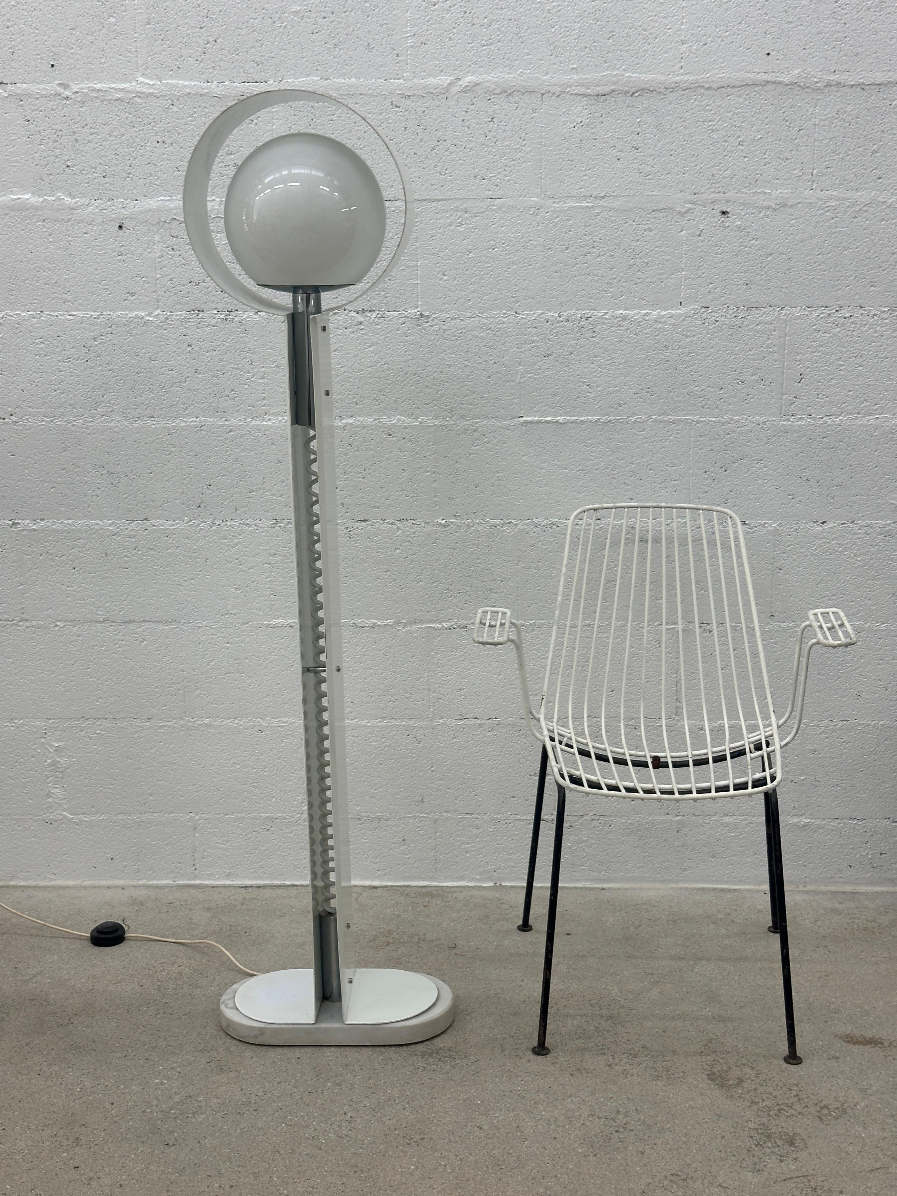 Stehlampe aus Metall und Marmor aus Italien CIRCA 1960 Produziert in sehr wenigen Exemplaren. im Angebot 10