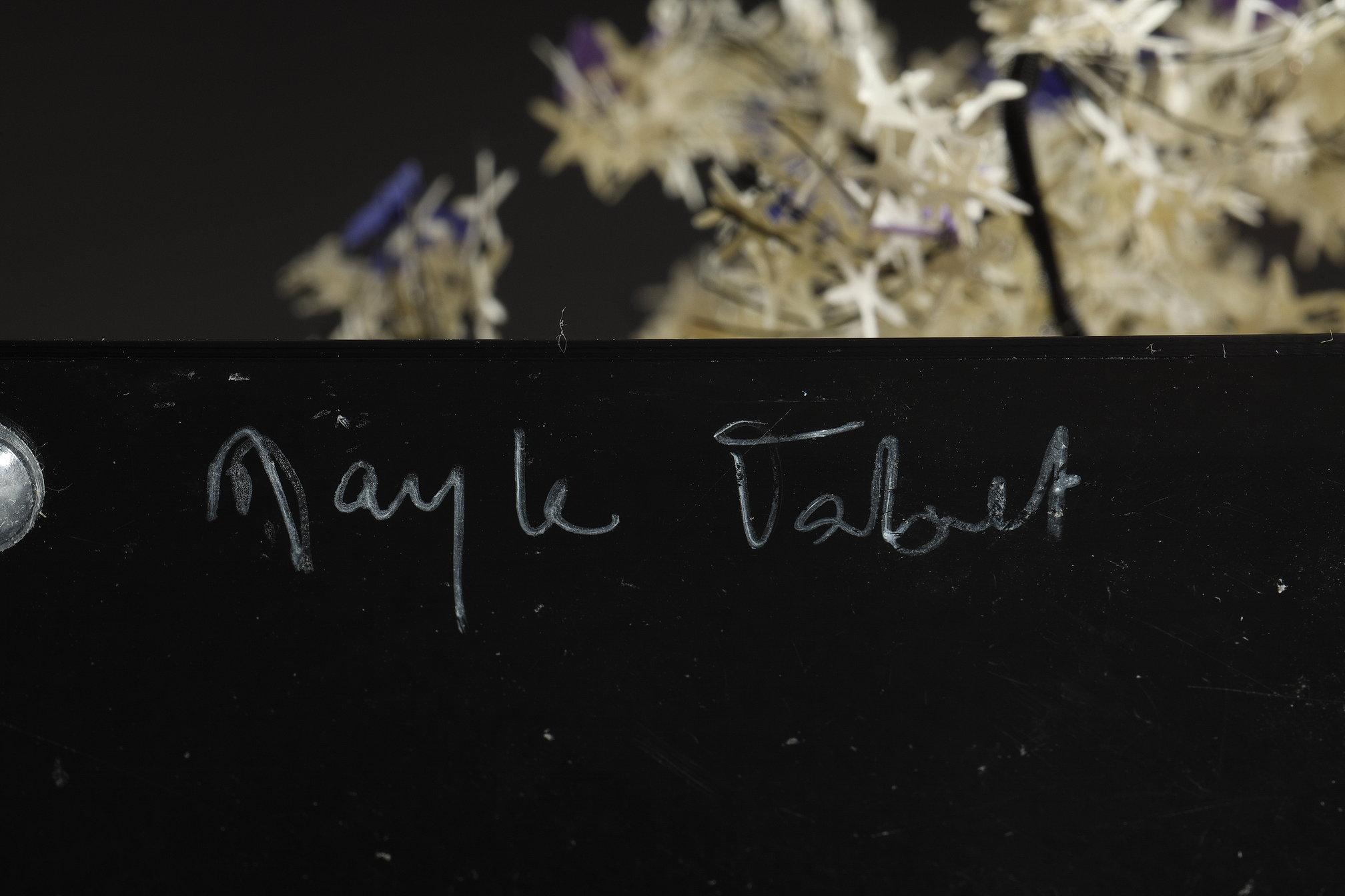 Creazione in metallo e carta dell'artista libanese Nayla Tabet, Purple Butterflies in vendita 13