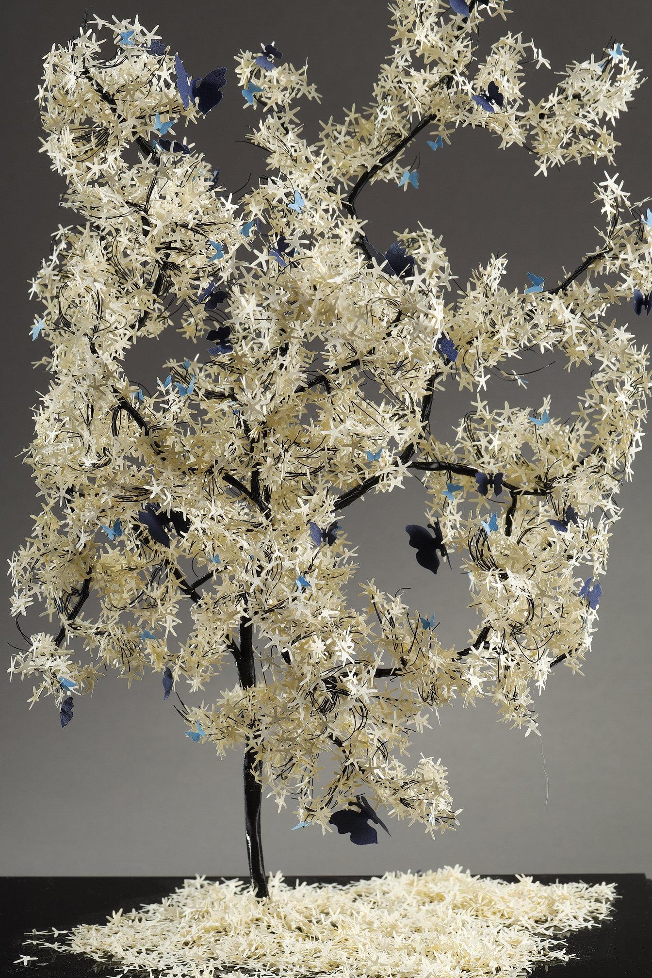Création libanaise de l'artiste Nayla Tabet, L'arbre papillon en vente 4