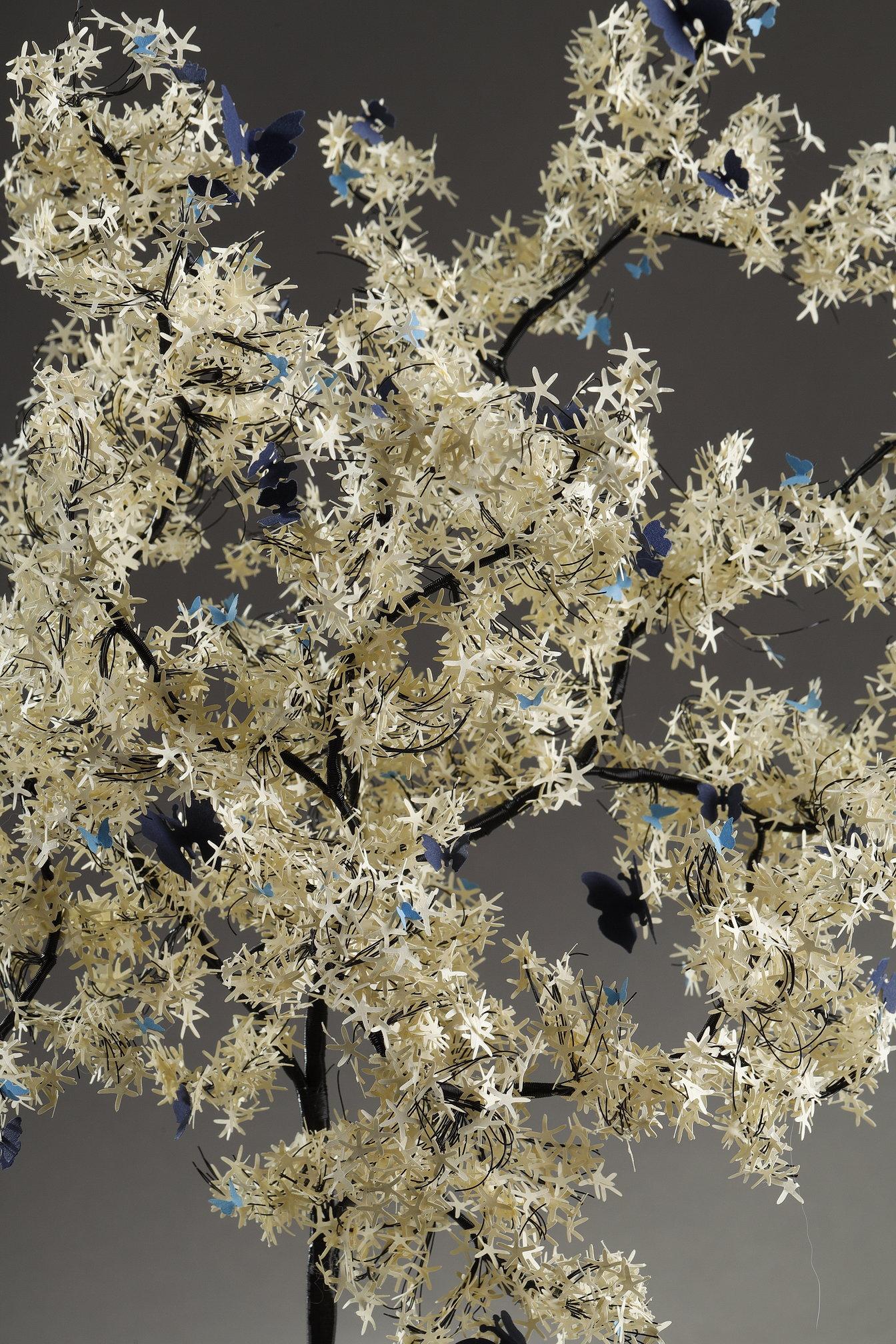 Création libanaise de l'artiste Nayla Tabet, L'arbre papillon en vente 5