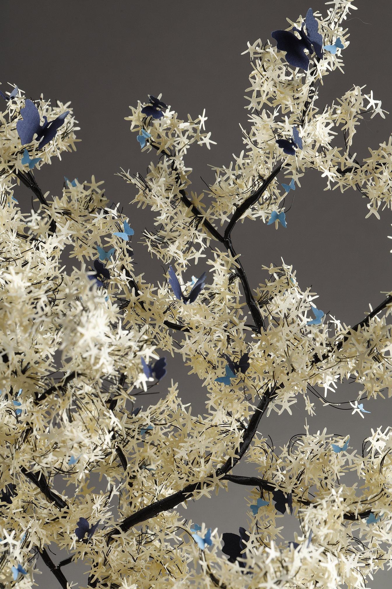 Création libanaise de l'artiste Nayla Tabet, L'arbre papillon en vente 6