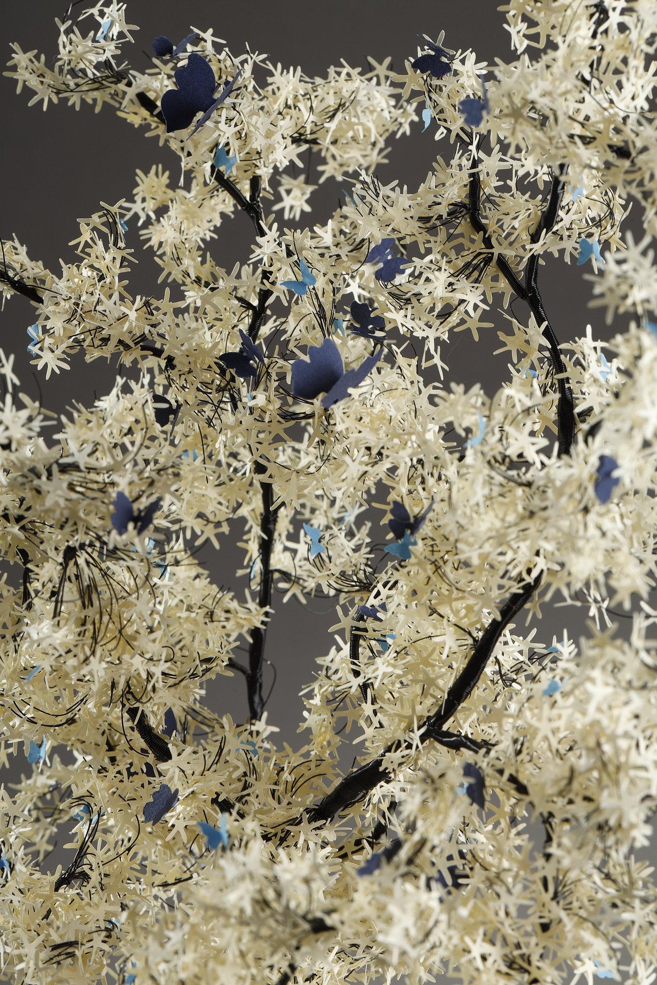 Création libanaise de l'artiste Nayla Tabet, L'arbre papillon en vente 9