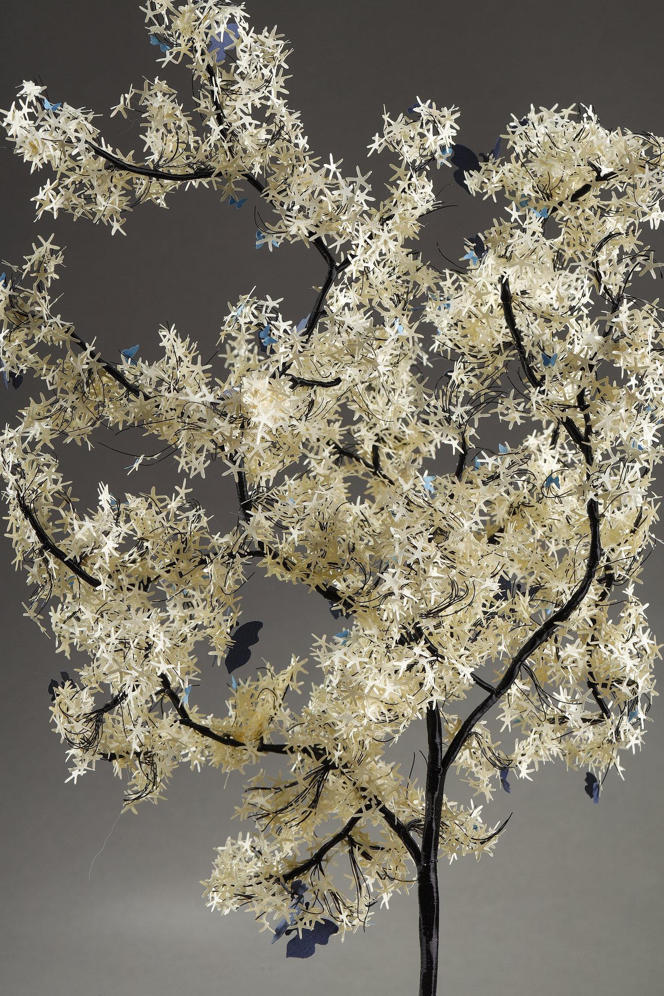 Création libanaise de l'artiste Nayla Tabet, L'arbre papillon en vente 10