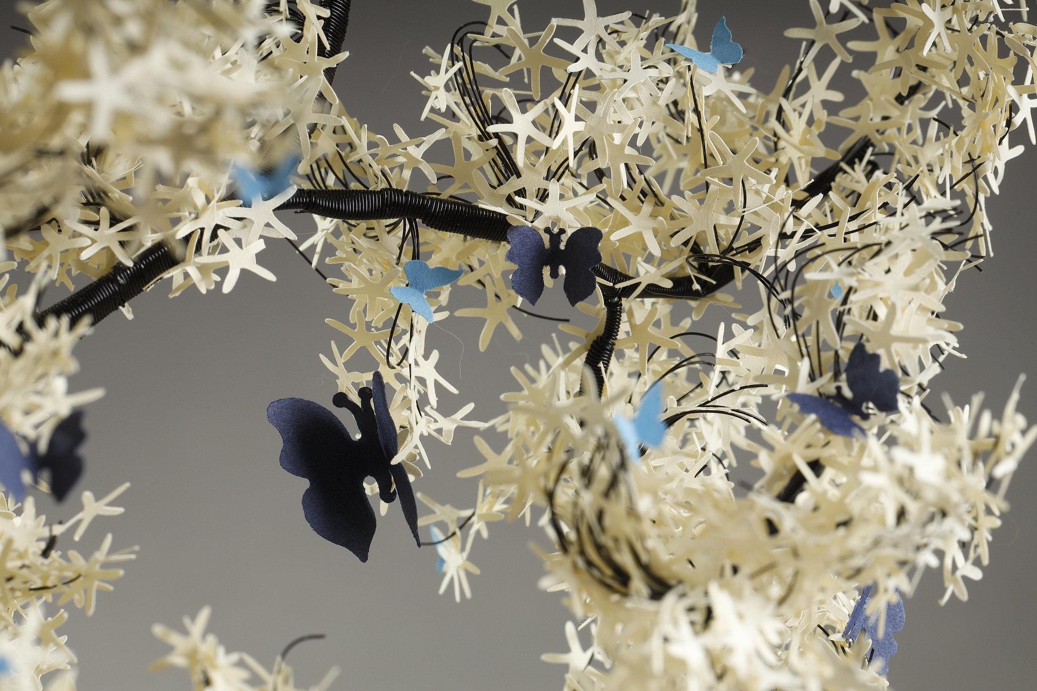 Création libanaise de l'artiste Nayla Tabet, L'arbre papillon en vente 11