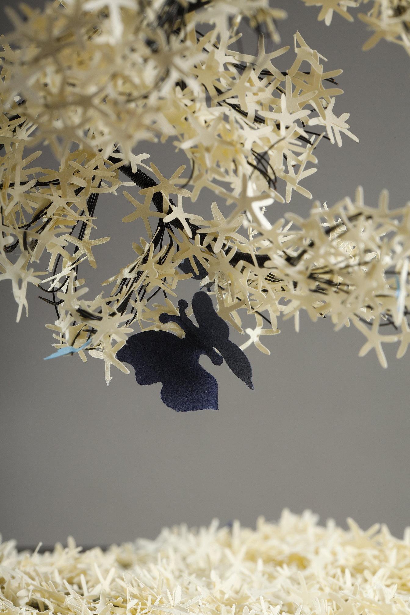 Création libanaise de l'artiste Nayla Tabet, L'arbre papillon en vente 12