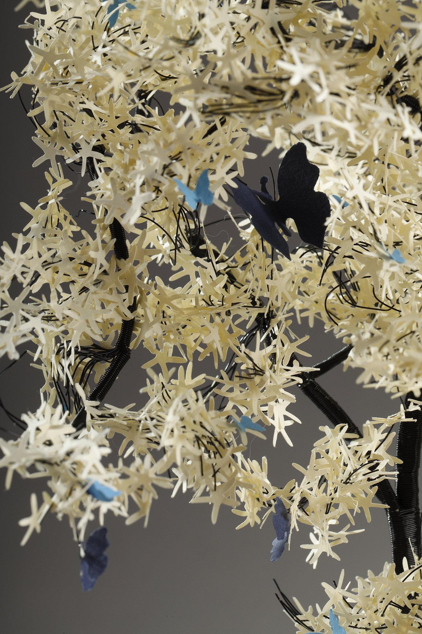 Création libanaise de l'artiste Nayla Tabet, L'arbre papillon en vente 13