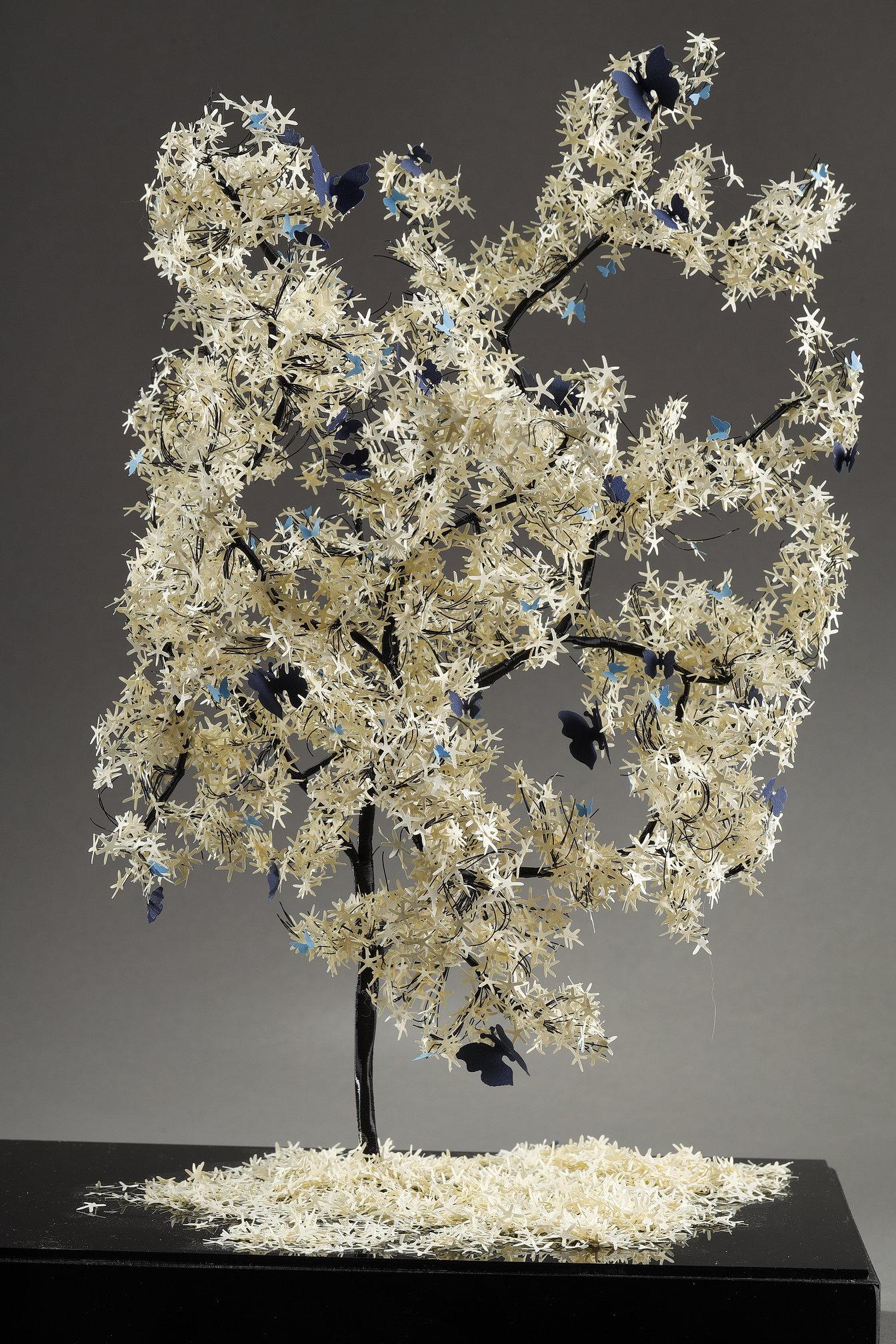 Libanais Création libanaise de l'artiste Nayla Tabet, L'arbre papillon en vente
