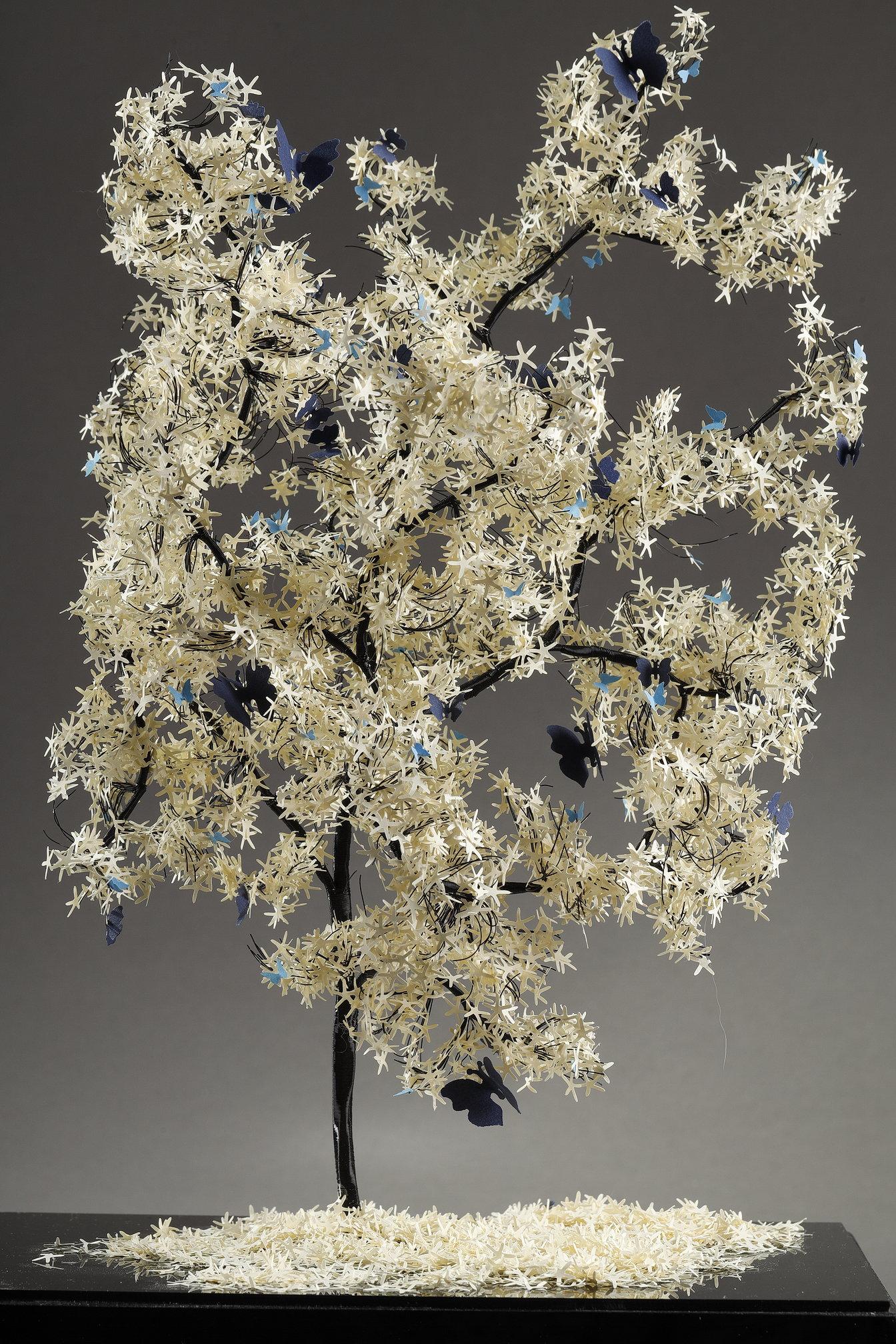 Métal Création libanaise de l'artiste Nayla Tabet, L'arbre papillon en vente