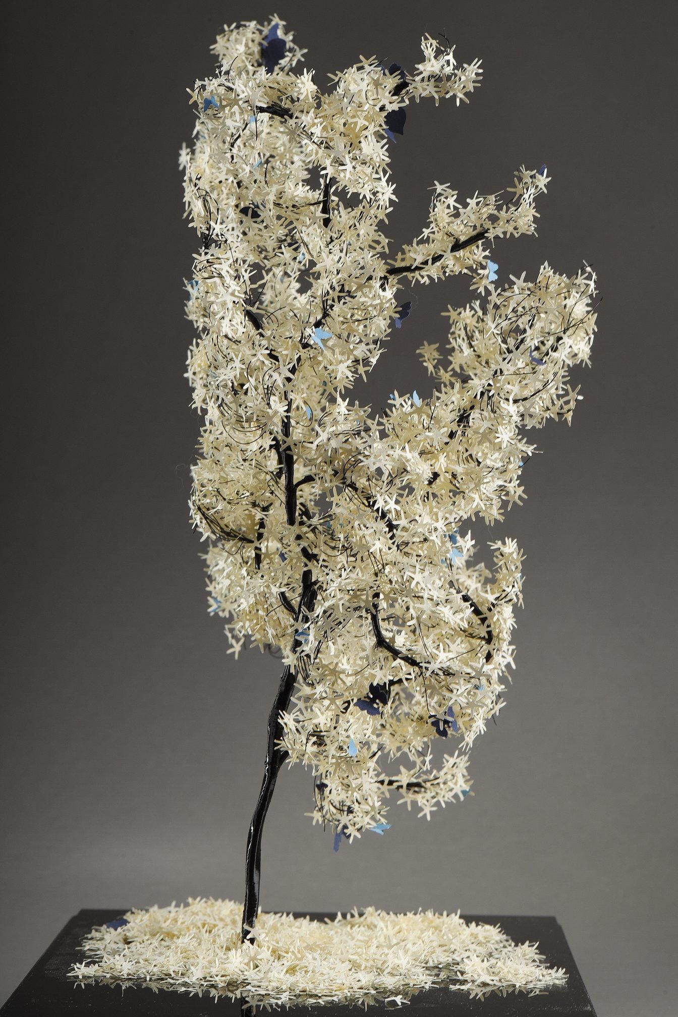 Création libanaise de l'artiste Nayla Tabet, L'arbre papillon en vente 1