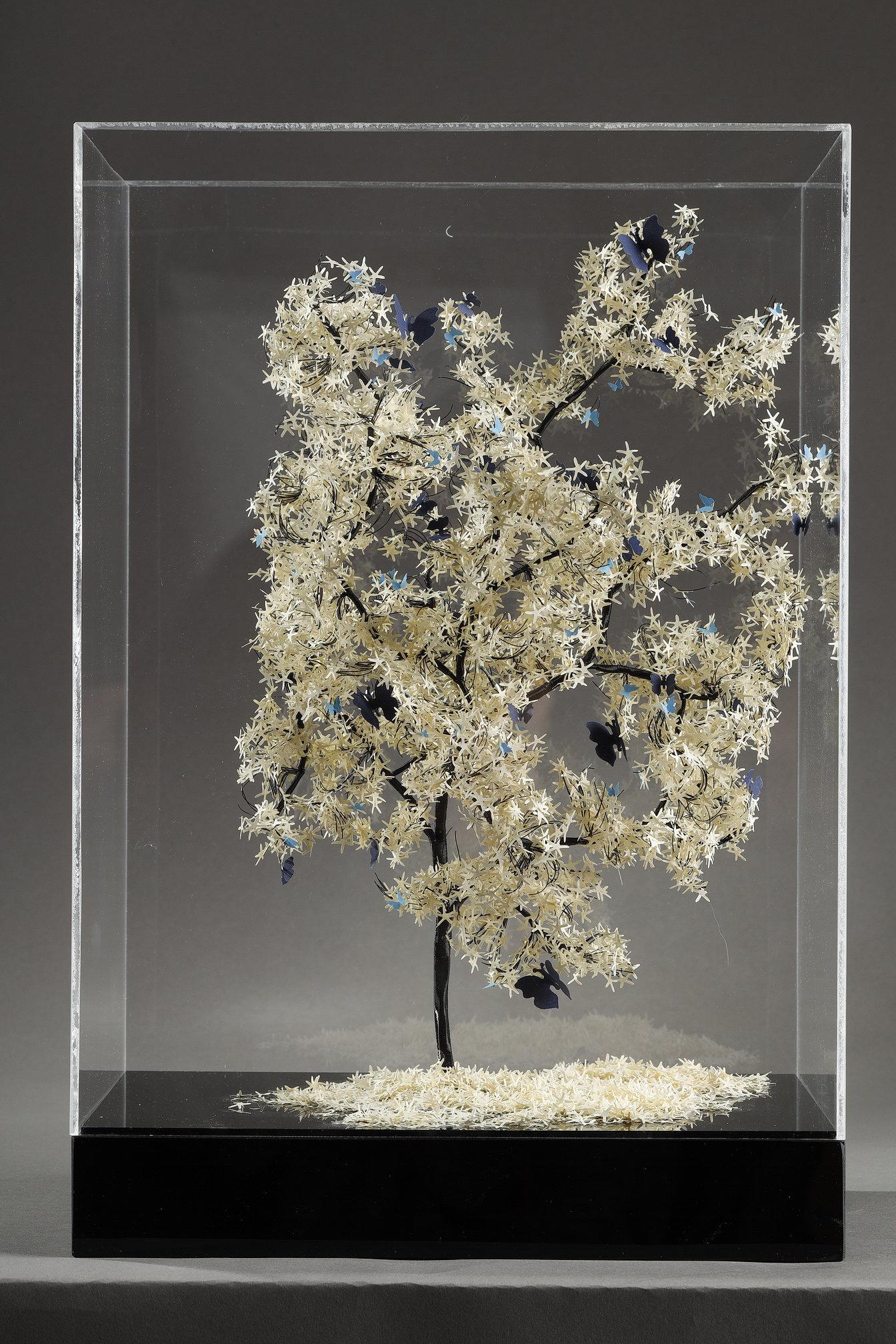 Création libanaise de l'artiste Nayla Tabet, L'arbre papillon en vente 2