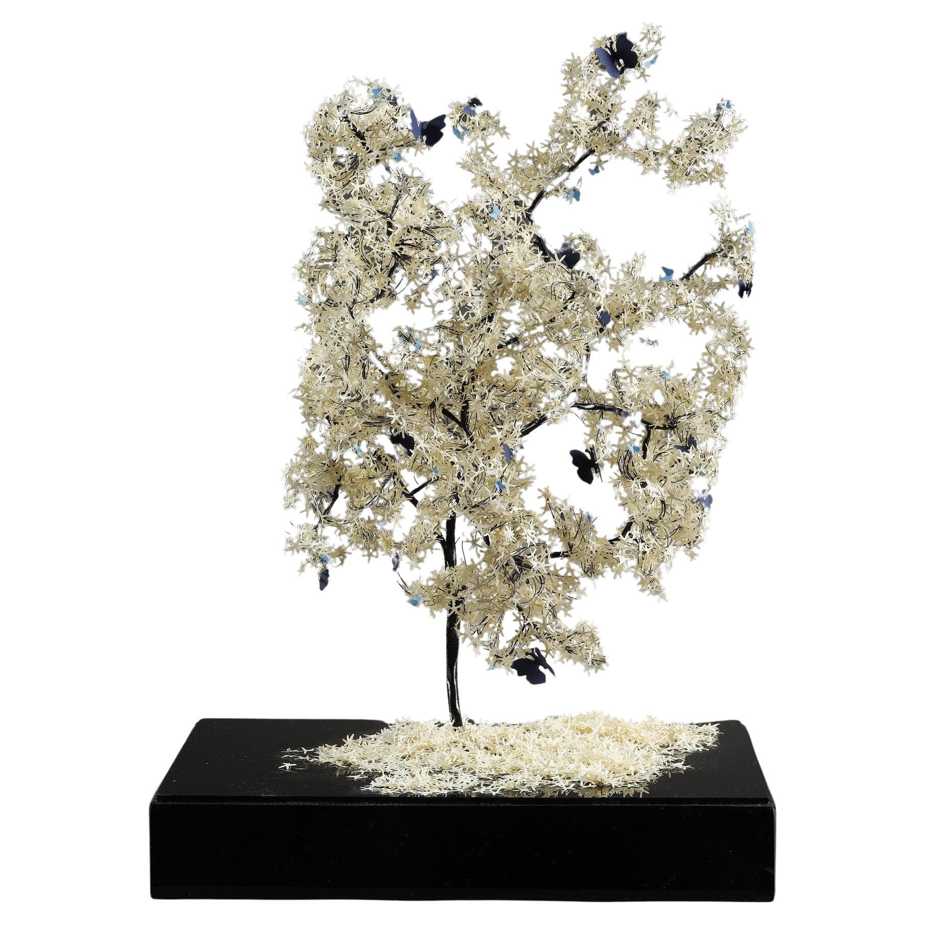 Creación en metal y papel de la artista libanesa Nayla Tabet, El árbol de las mariposas