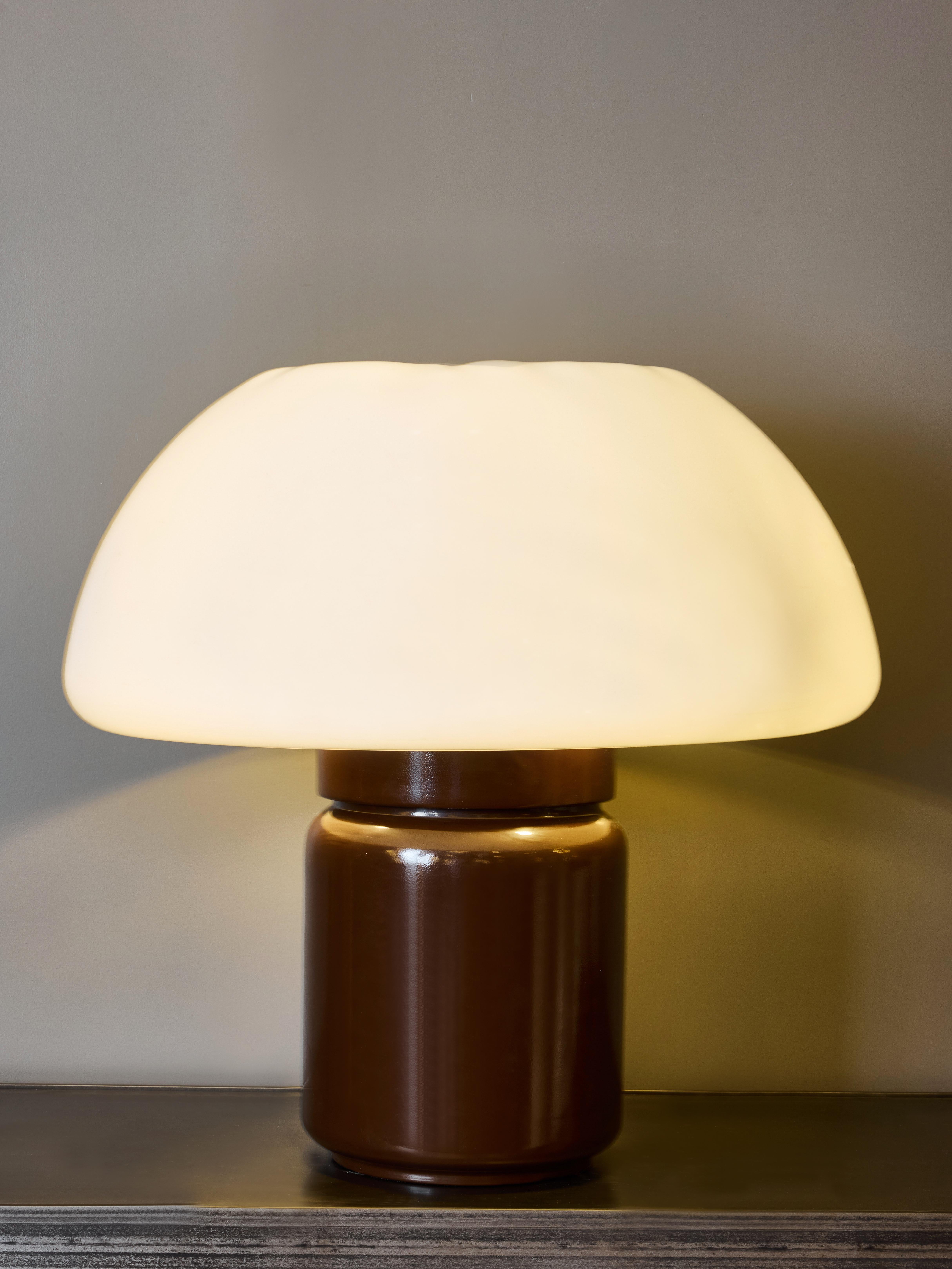 Tischleuchte aus Metall und Plexiglas von Martinelli (Moderne der Mitte des Jahrhunderts) im Angebot