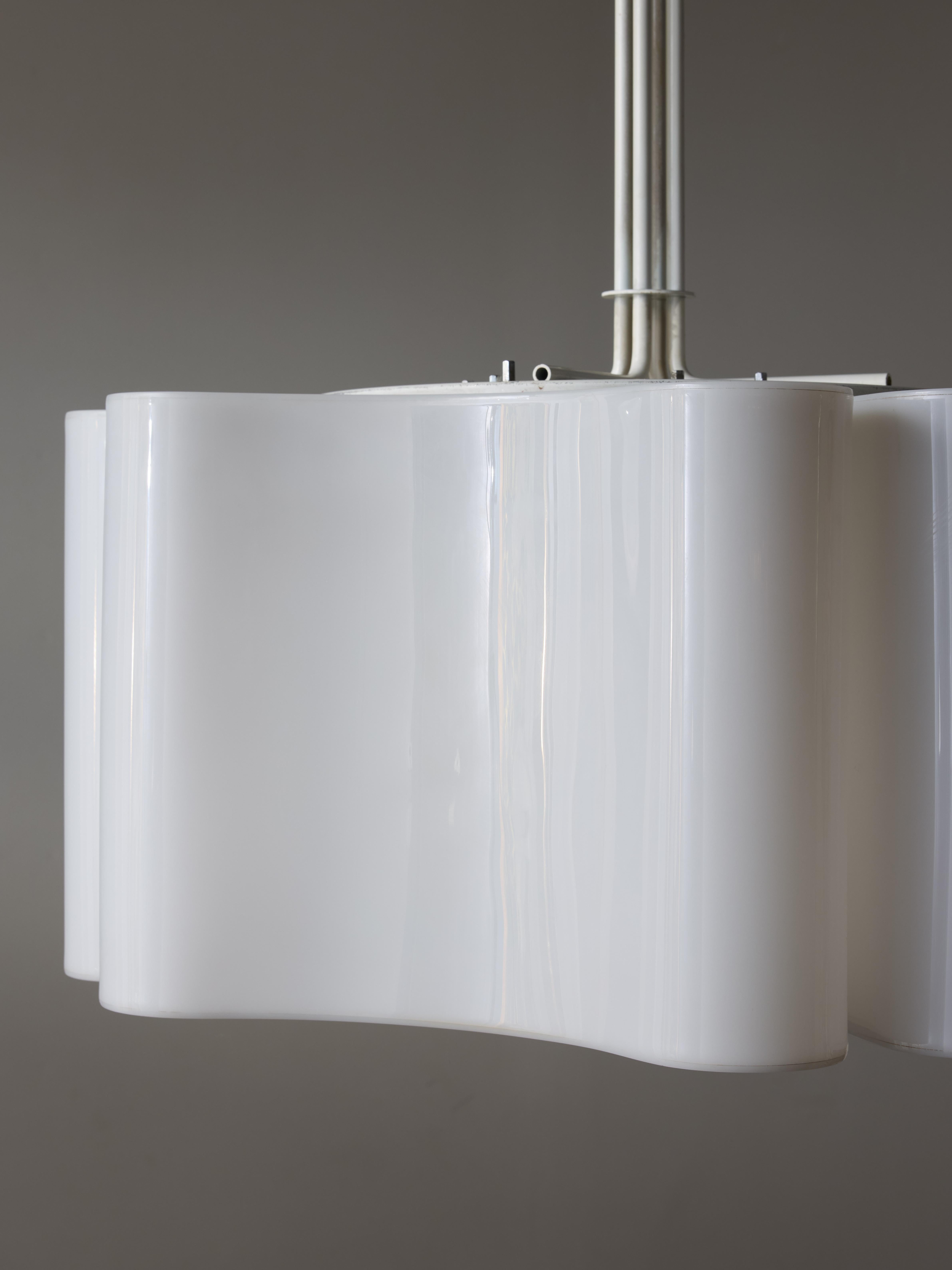 Metal and Plexi Ciondolo Ambasciata Chandelier by Vittorio Introini for Stilnovo In Good Condition For Sale In Saint-Ouen, IDF