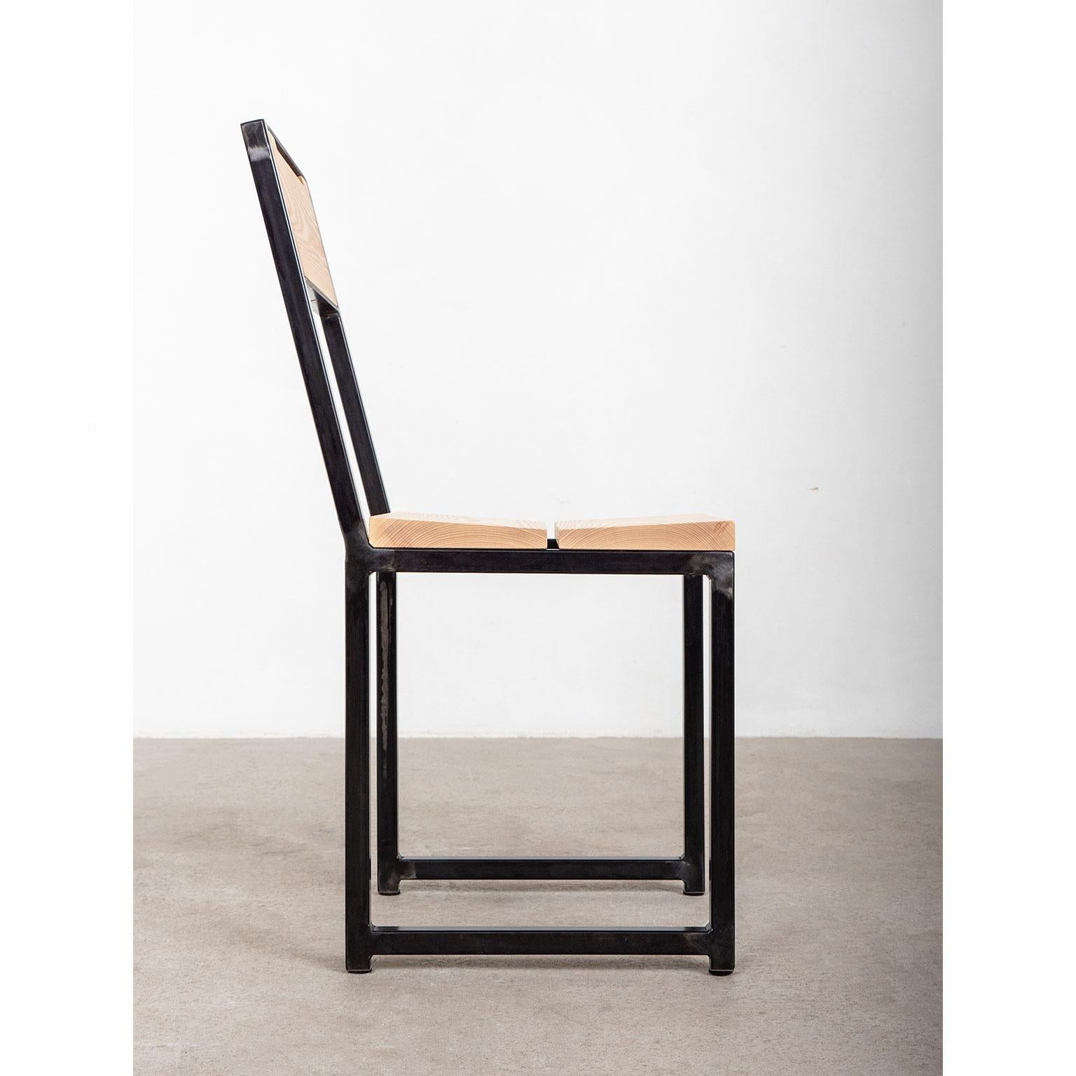 Moderner Stuhl „Vista“ aus Metall und Massivholz (Geölt) im Angebot