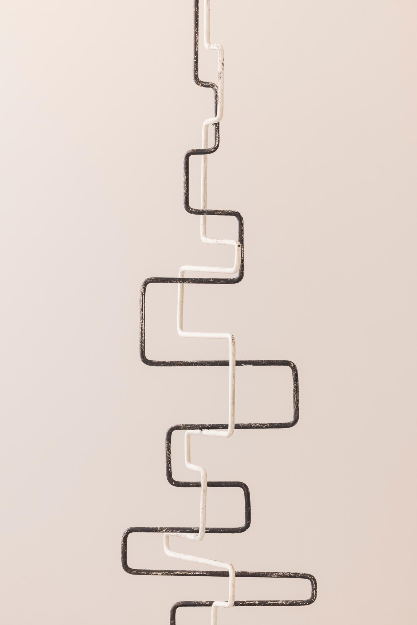 Scultura a zigzag in metallo e pietra, creata in Francia negli anni '60. in vendita 3