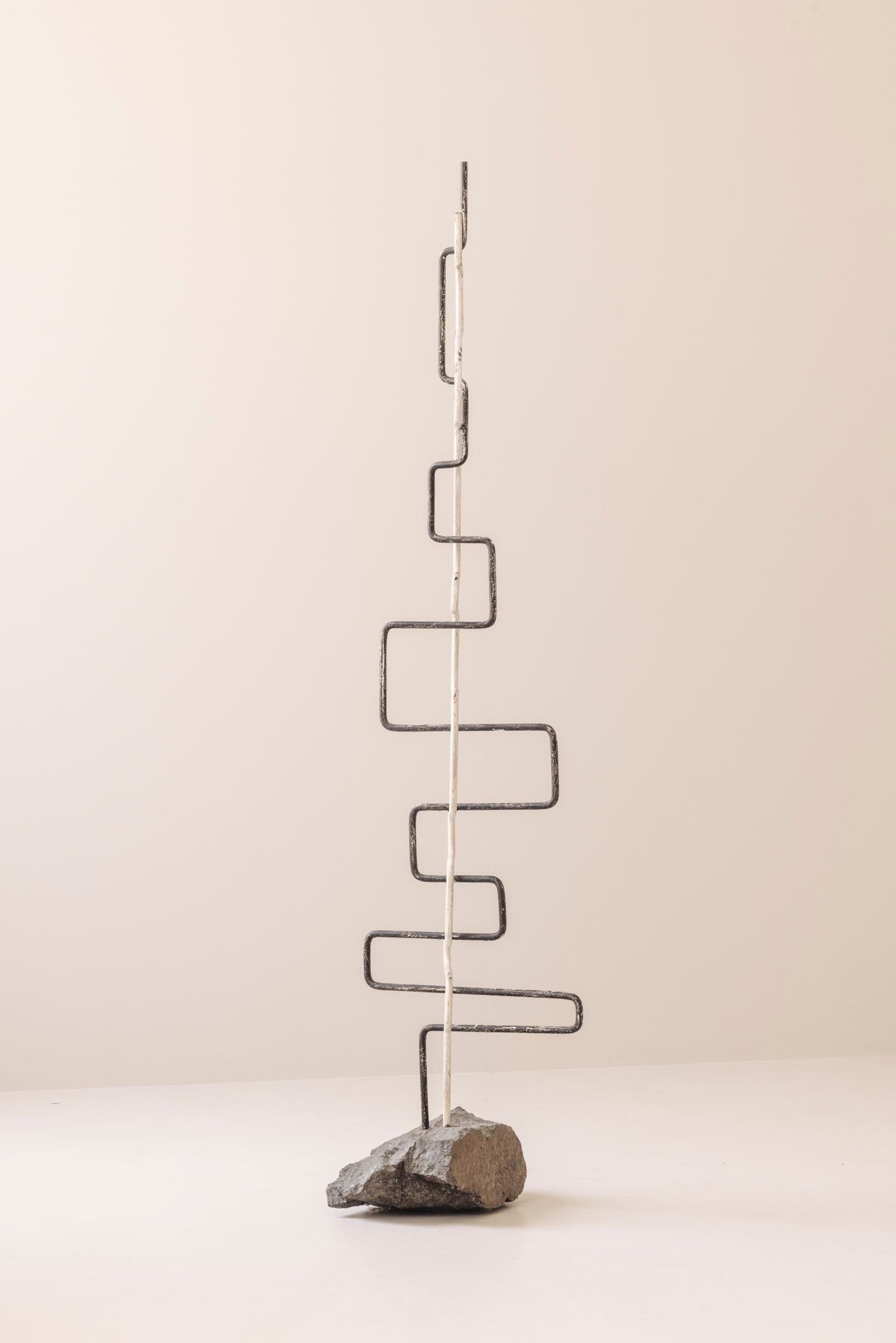 Scultura a zigzag in metallo e pietra, creata in Francia negli anni '60. in vendita 6