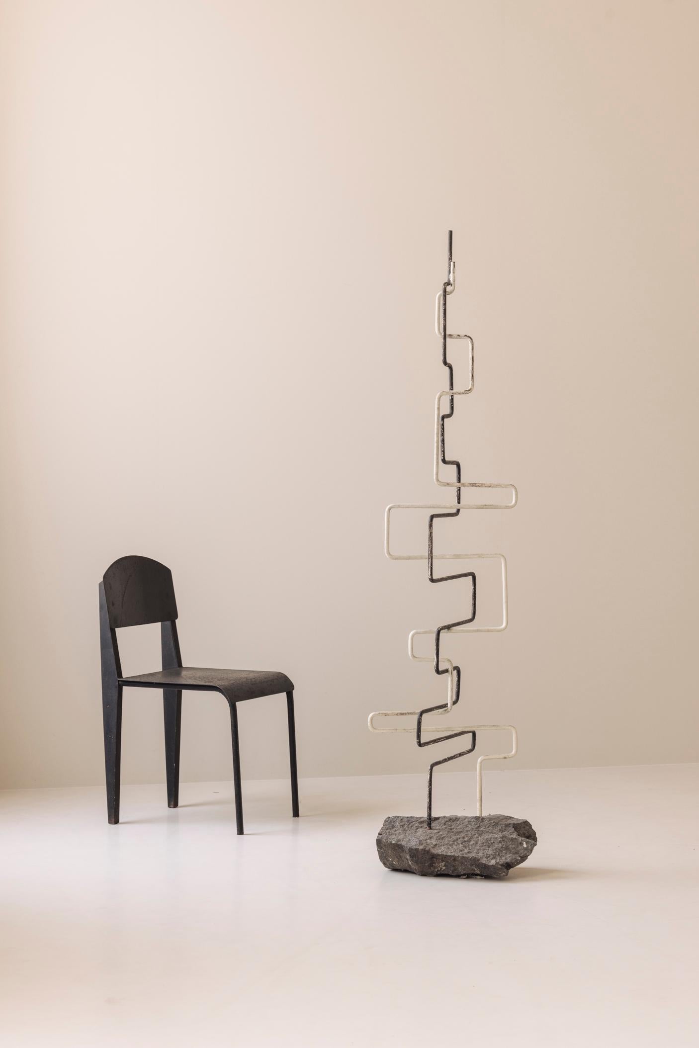 Scultura a zigzag in metallo e pietra, creata in Francia negli anni '60. in vendita 7