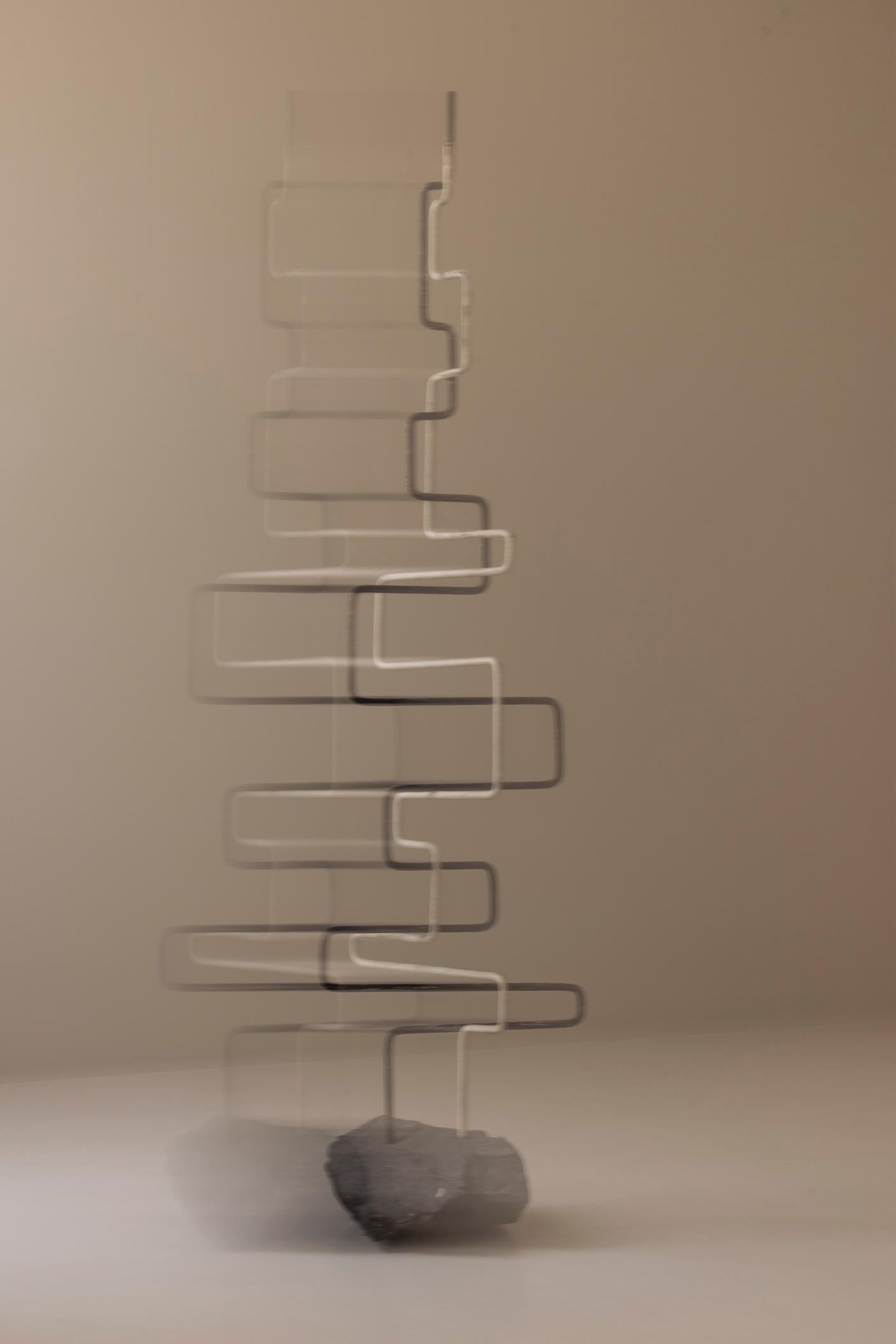 Scultura a zigzag in metallo e pietra, creata in Francia negli anni '60. in vendita 8