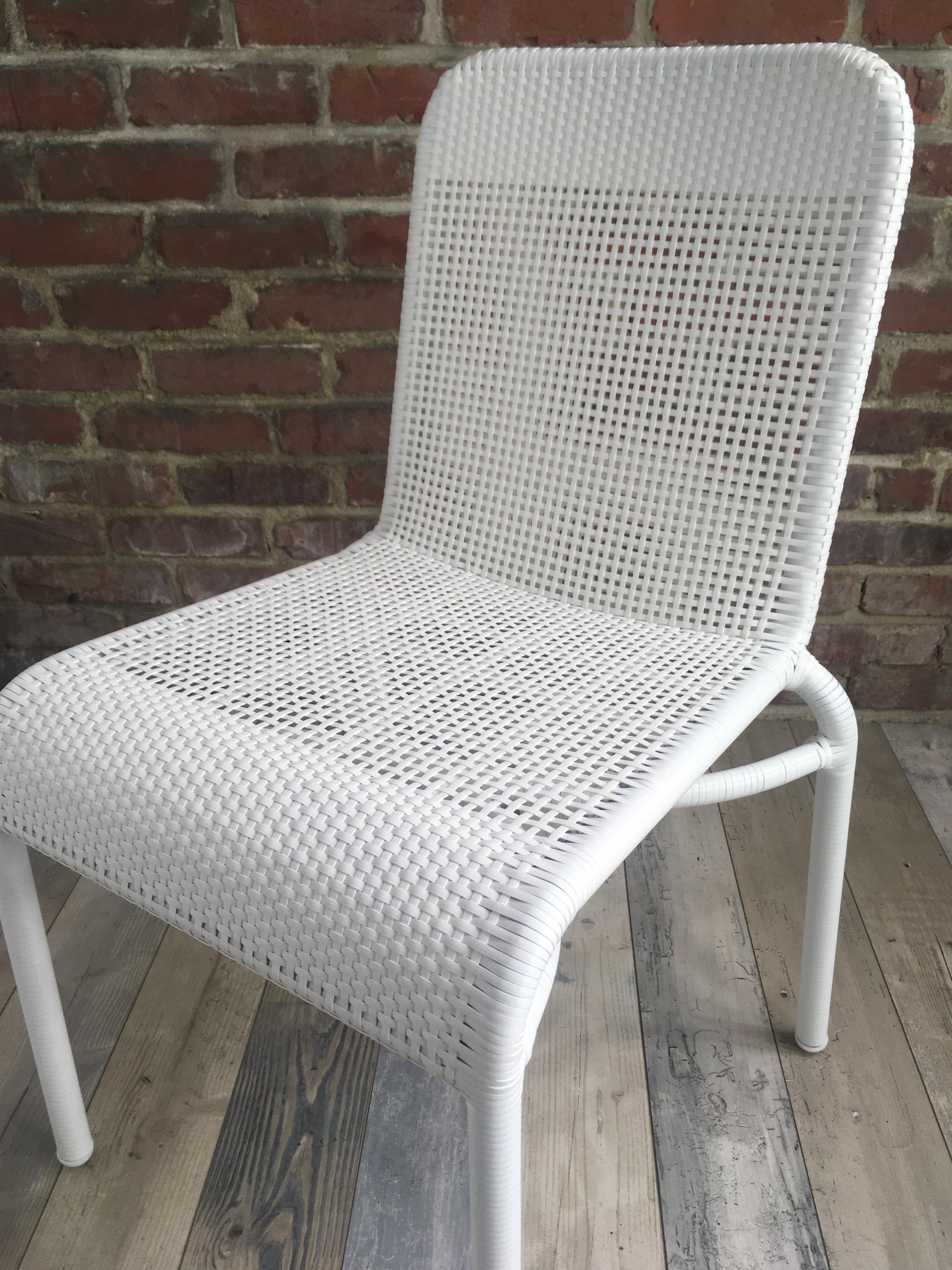 Metall und weißes Harzgeflecht Outdoor-Stuhl im Angebot 7