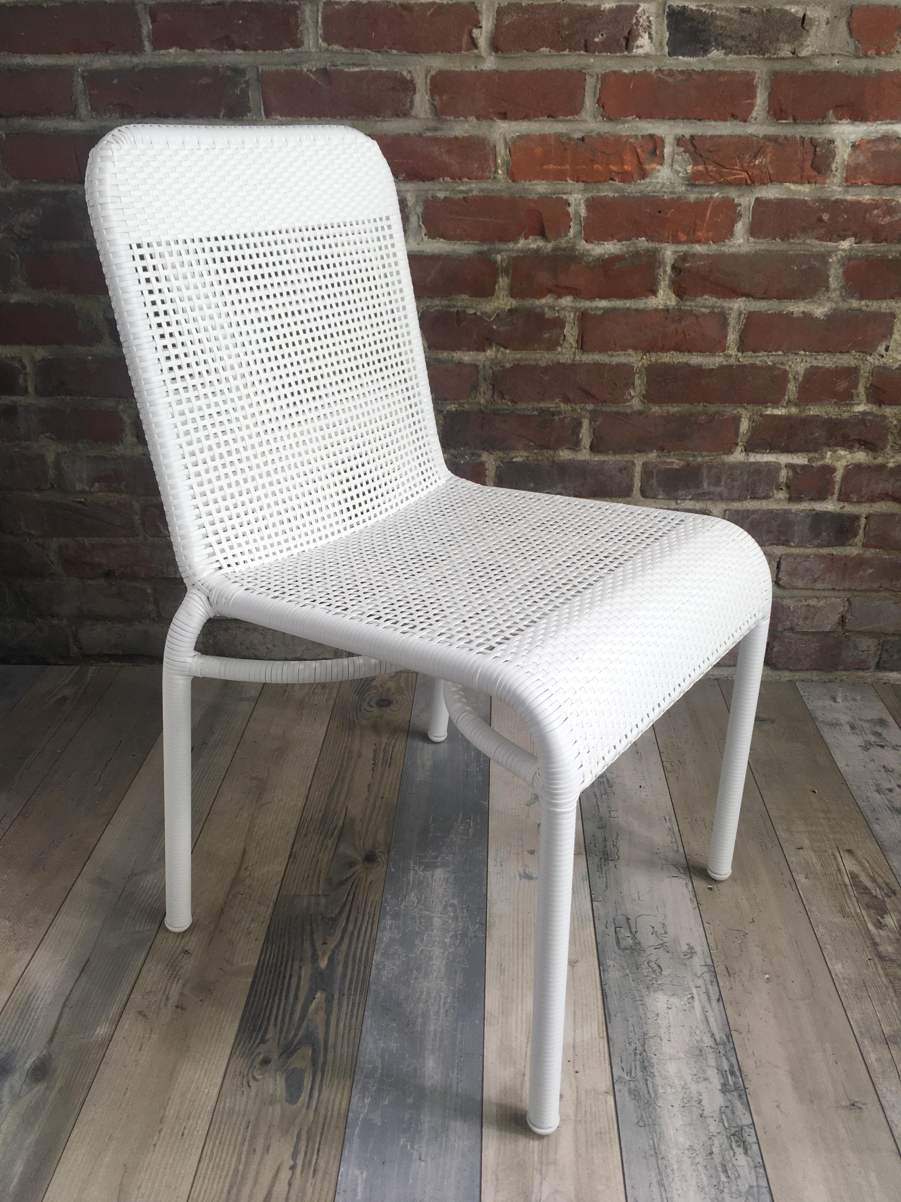 Metall und weißes Harzgeflecht Outdoor-Stuhl im Angebot 3