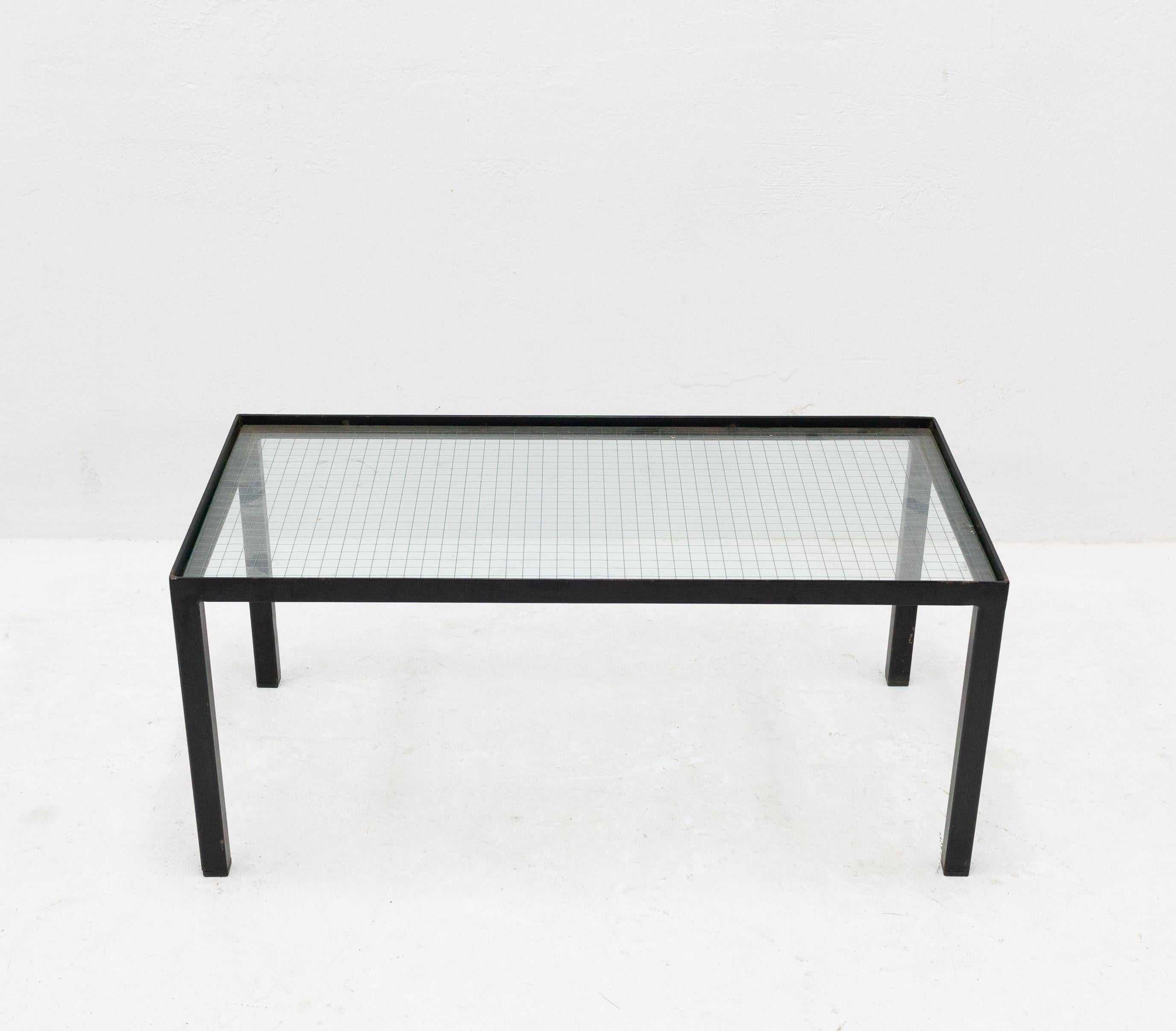 1950s metal side table. Rectangular metal frame with the original wire glass top surface. Very simple design.
Dutch.