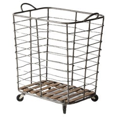 Carrello/cestello a rotelle in metallo e legno, Francia, 1950 ca.