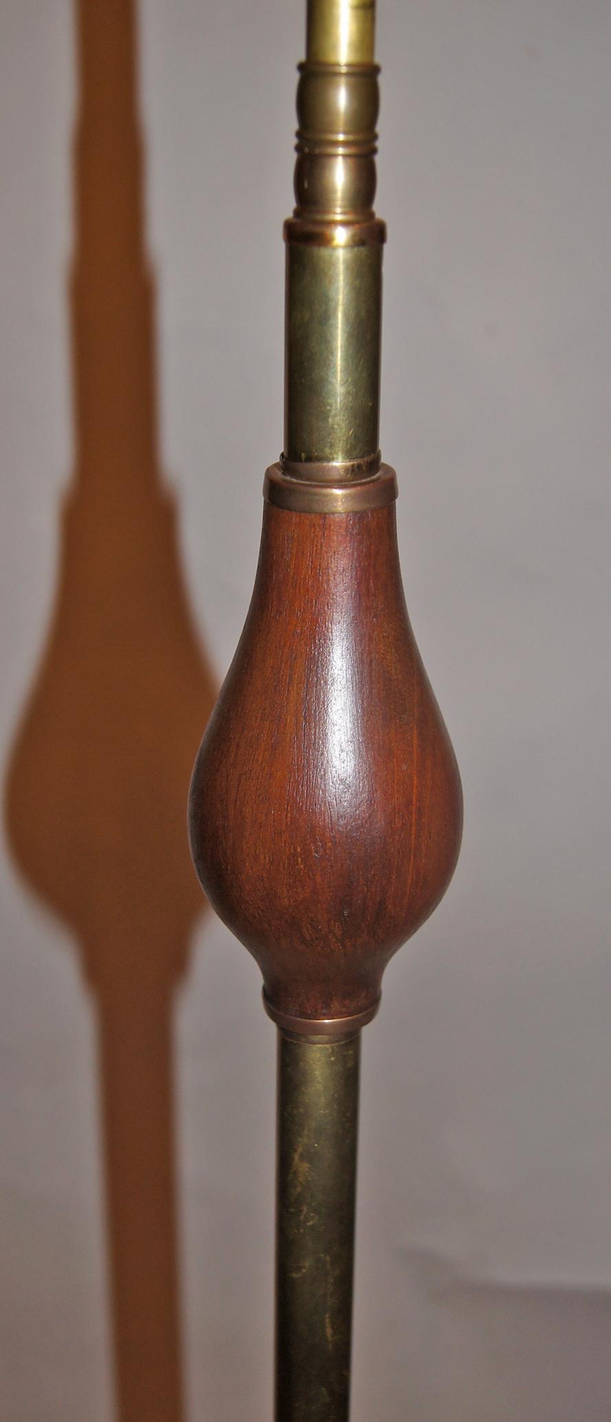 A circa 1940s Italian wood and bronze-metal floor lamp.

Measurements:
Height: 57