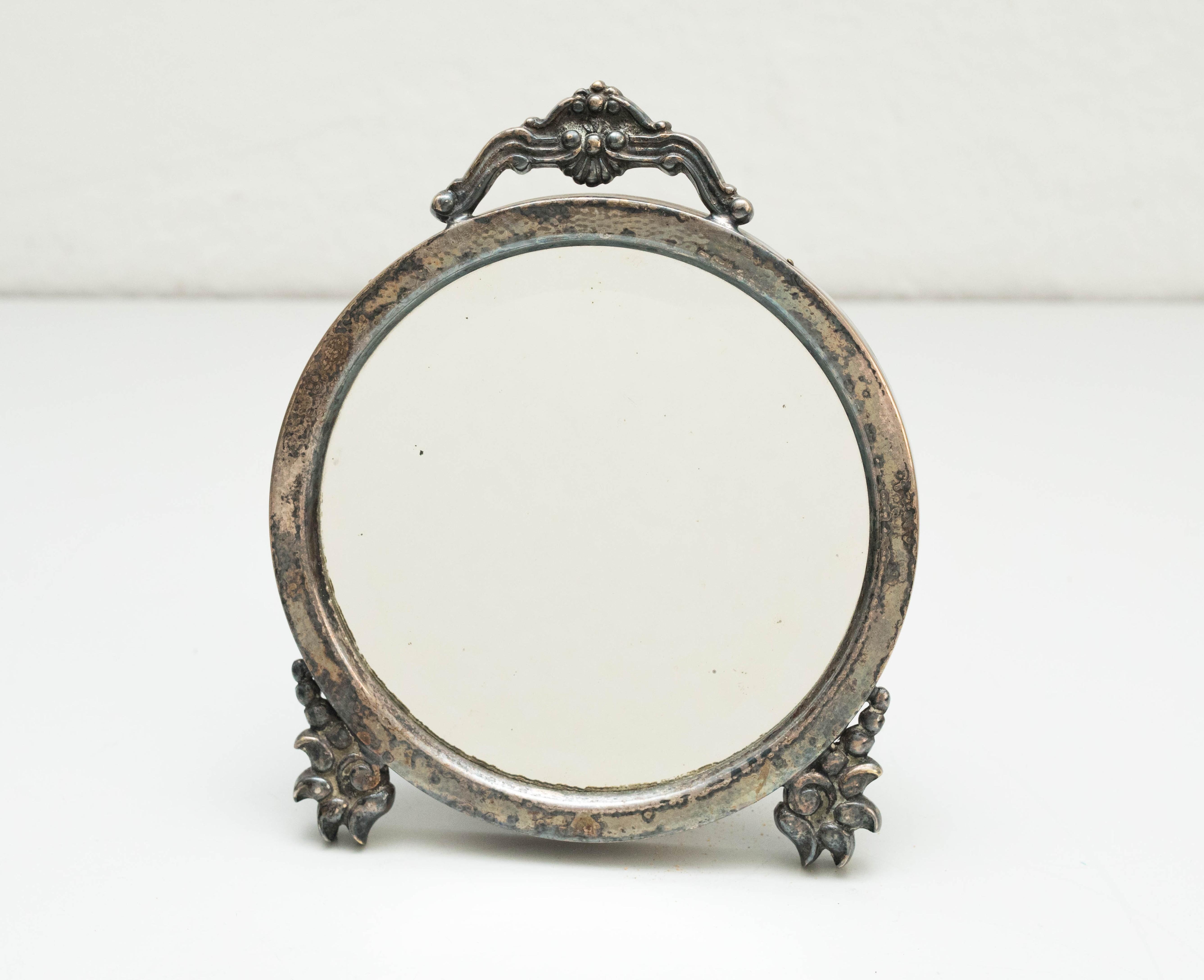 Metal and wood circular Mirror, circa 1930 
Traditionally manufactured in Spain.
By unknown designer.

In original condition with minor wear consistent of age and use, preserving a beautiful patina.

Material:
Metal and Wood

Dimensions:
H