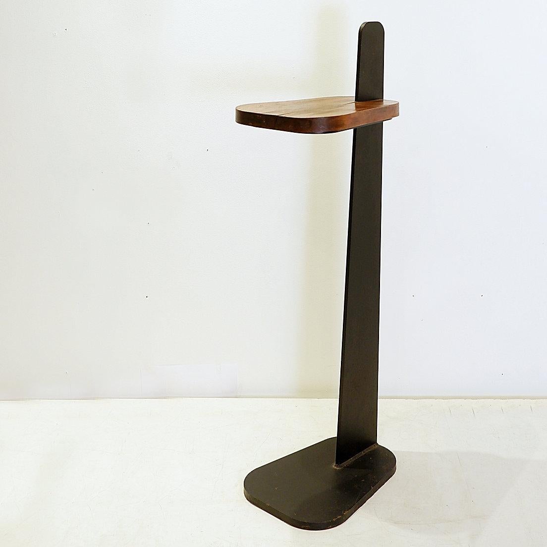 Pedestal de metal y madera en venta 6