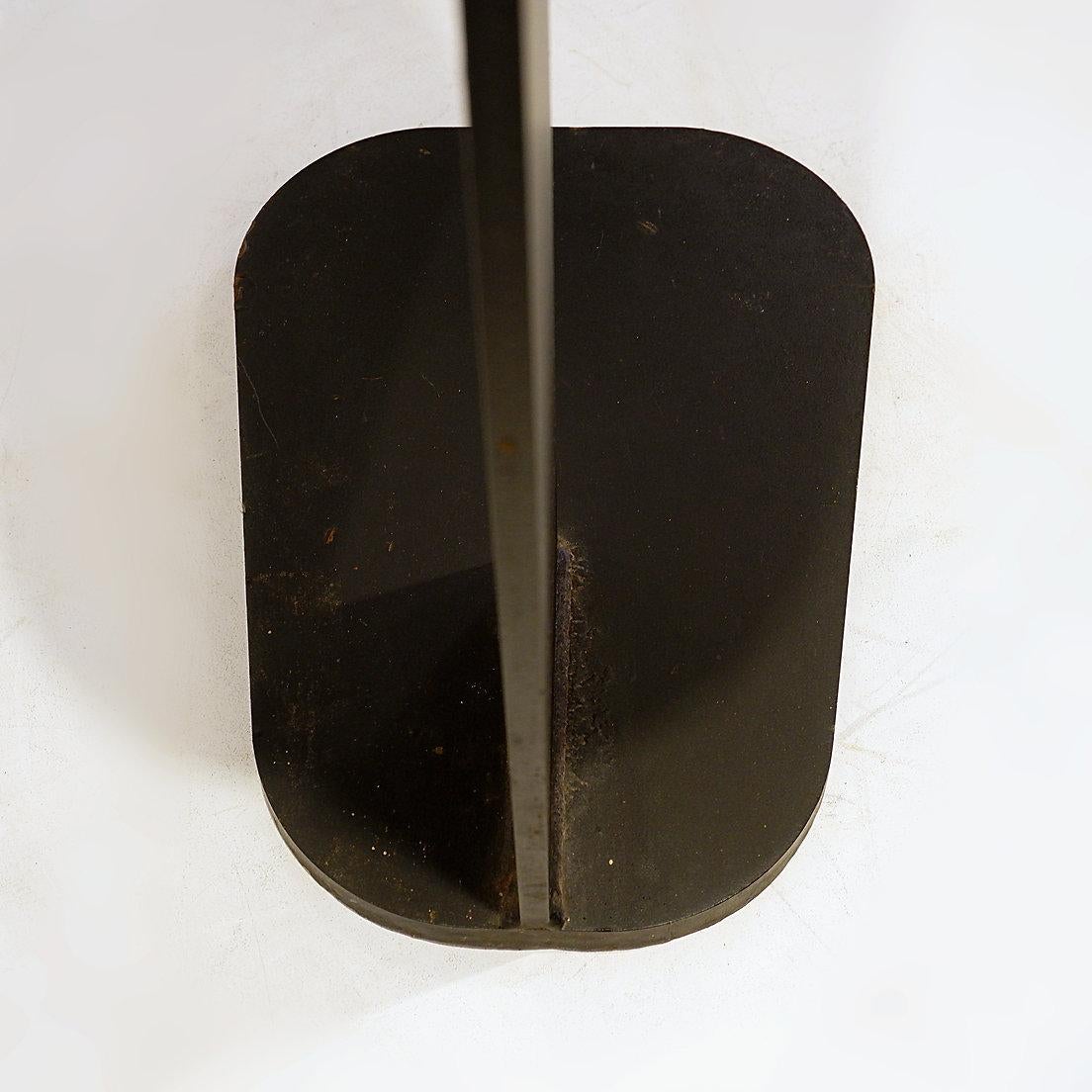 Pedestal de metal y madera Minimalista en venta