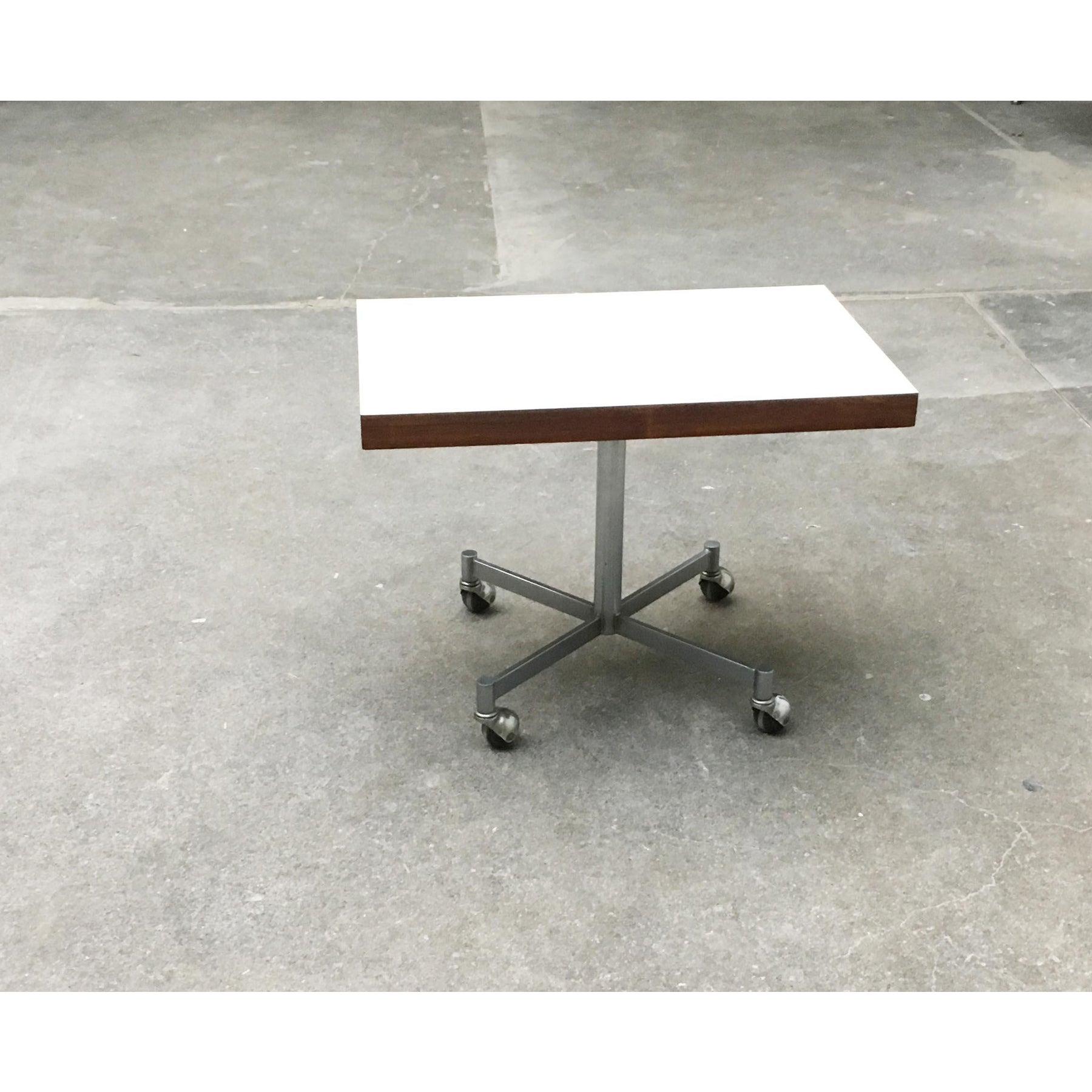Beistelltisch aus Metall und Holz von Artifort, 1960er Jahre (Niederländisch) im Angebot