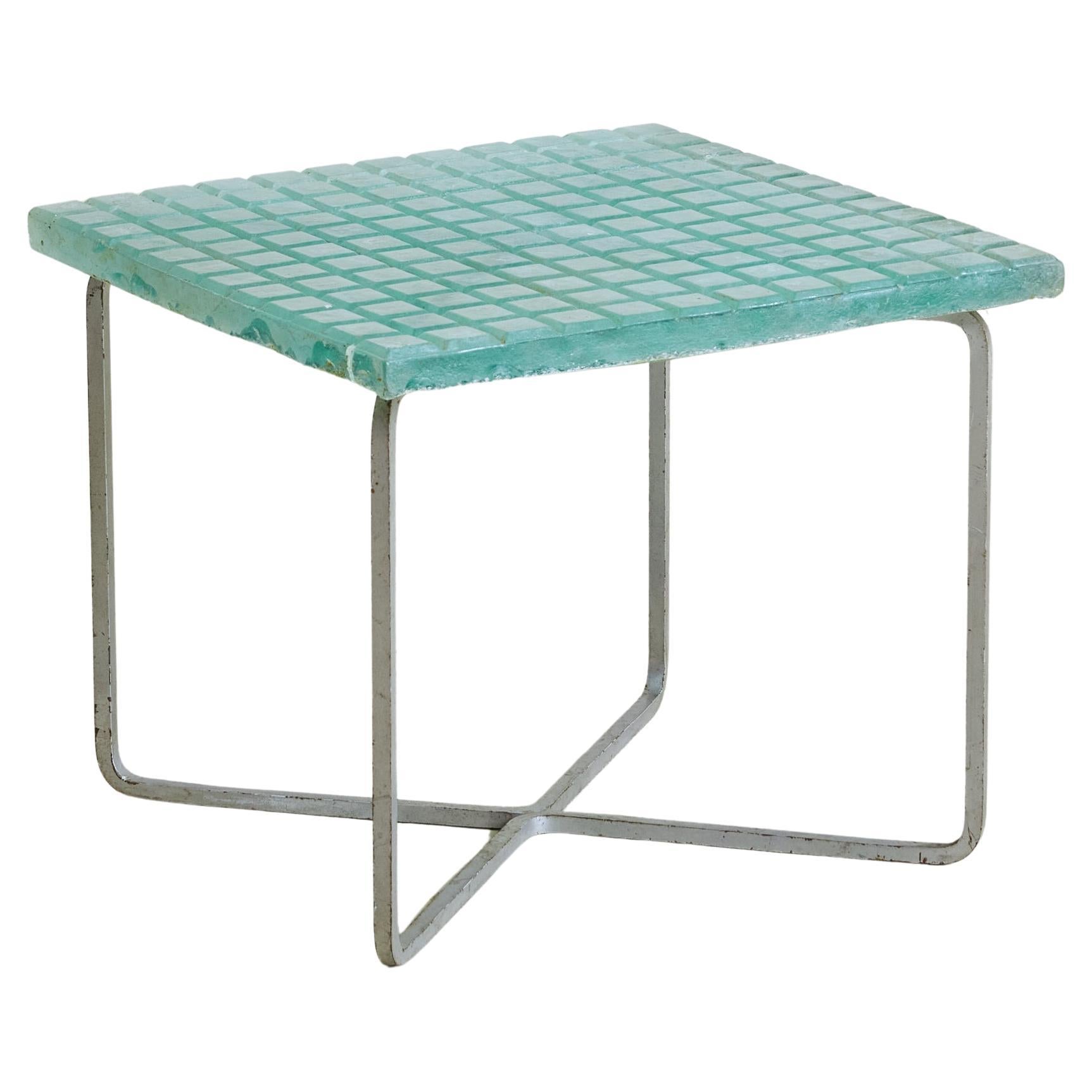 Mesa auxiliar cuadrada de metal + tapa de cristal Aqua, Francia Años 60