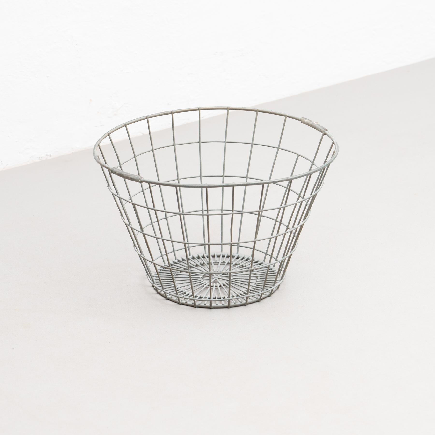 Panier en métal, vers 1970 en vente 6