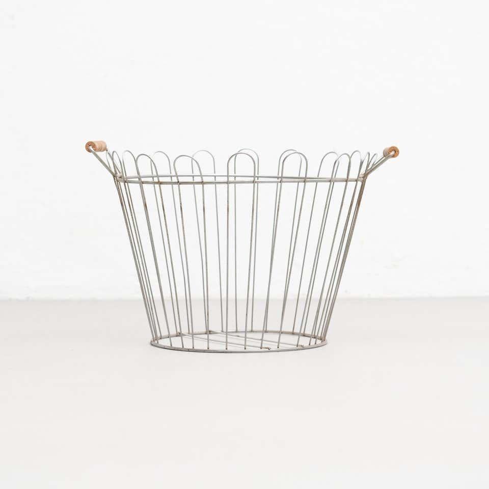 Mid-Century Modern Panier en métal, vers 1970 en vente