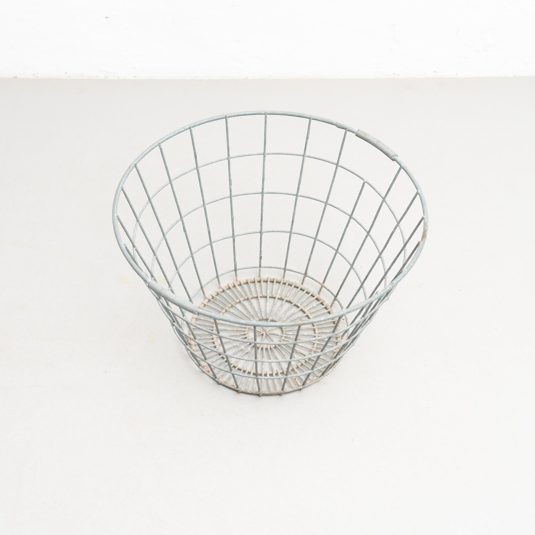 Metal Basket, circa 1970 In Good Condition For Sale In Barcelona, Barcelona