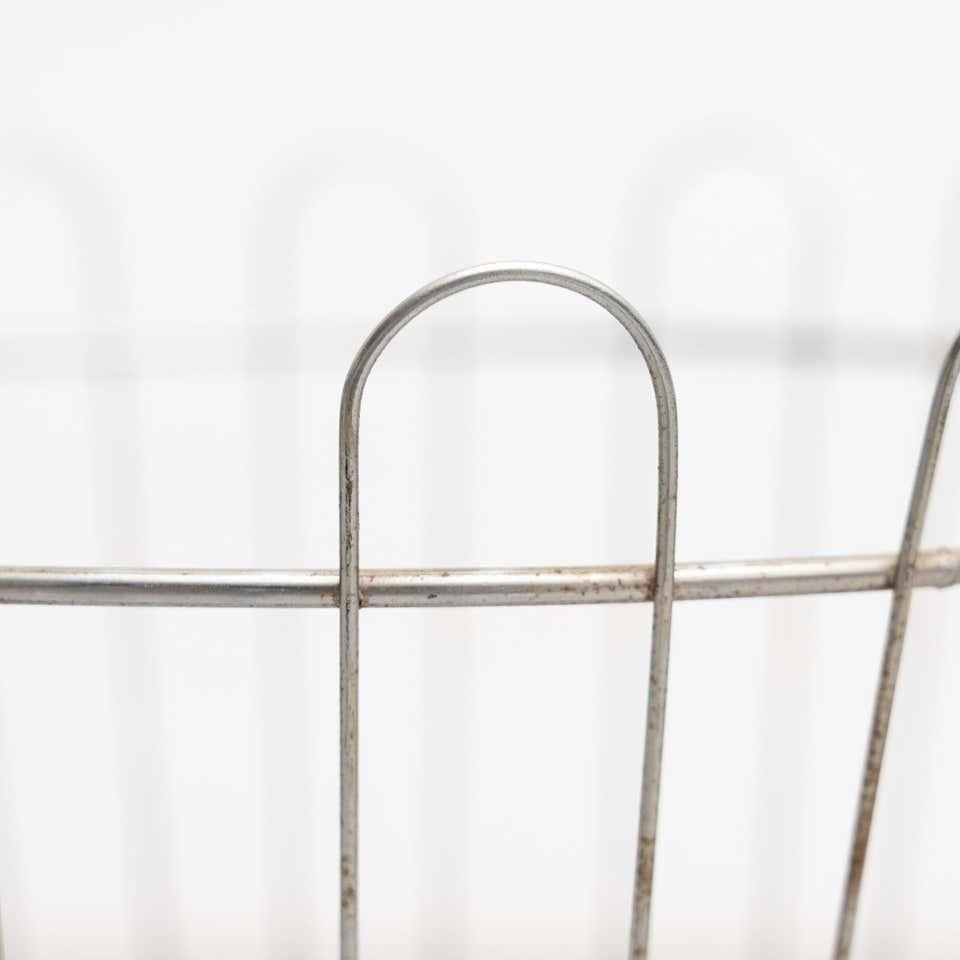 Métal Panier en métal, vers 1970 en vente