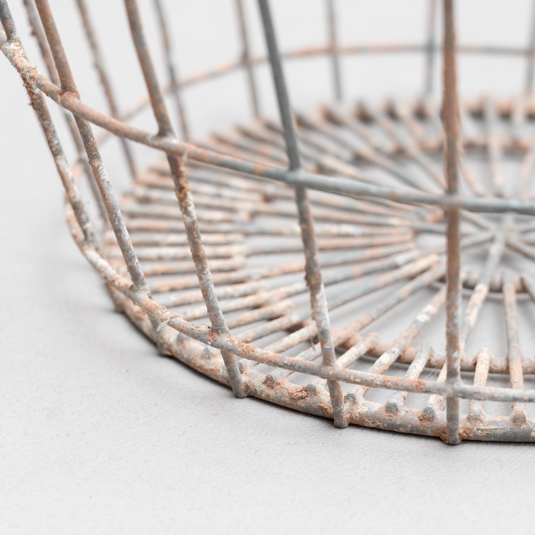 Cesta de metal, hacia 1970 en venta 2