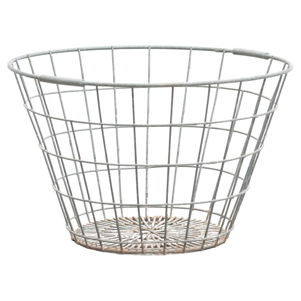 Panier en métal, vers 1970