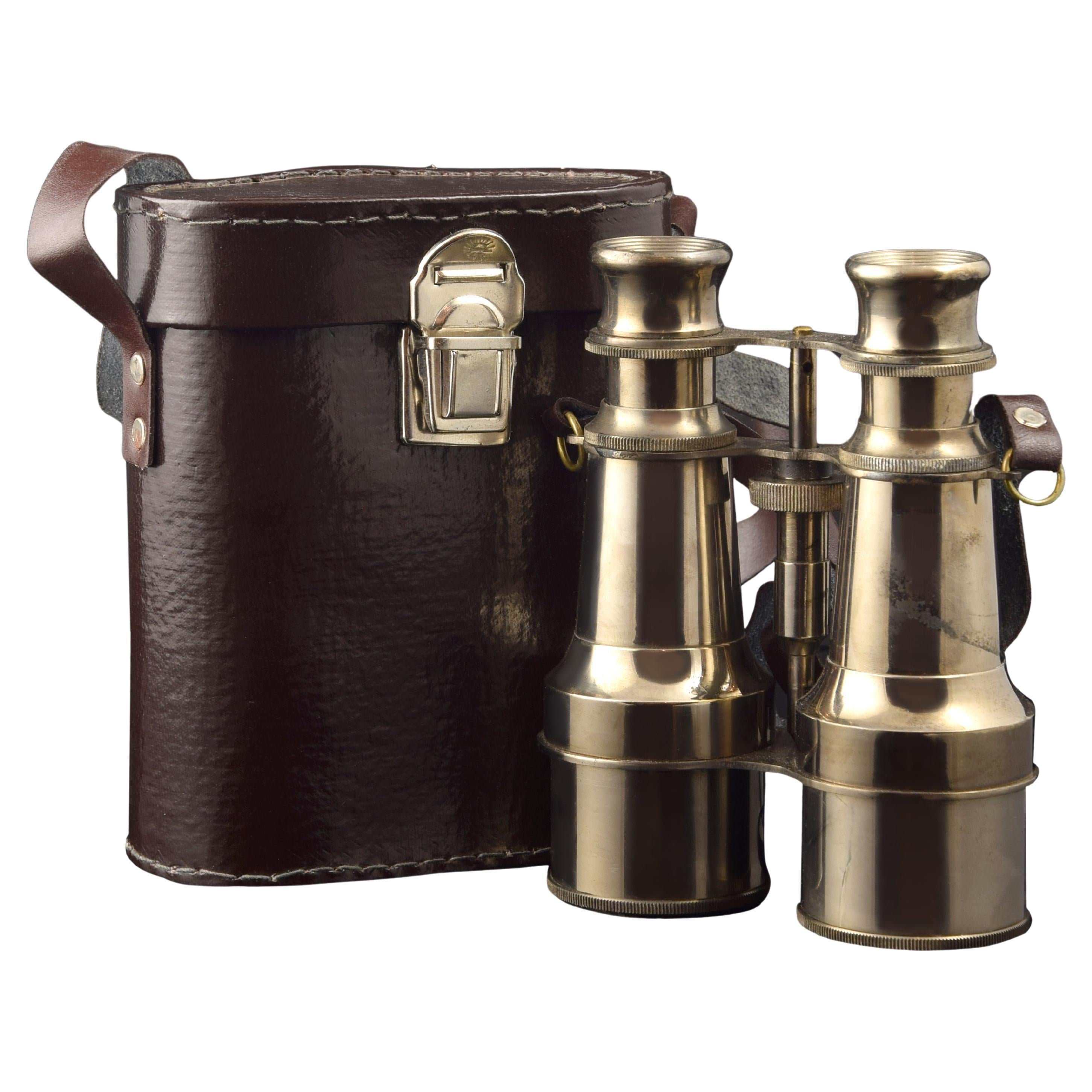 Jumelles en métal avec étui, 20e siècle