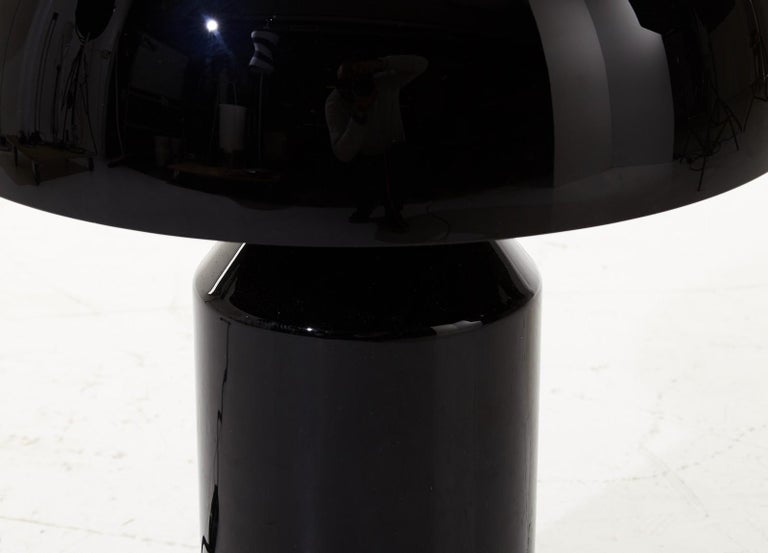 Contemporary Metal Black/White Table Lamp Atollo 233 by Vico Magistretti for Oluce For Sale
