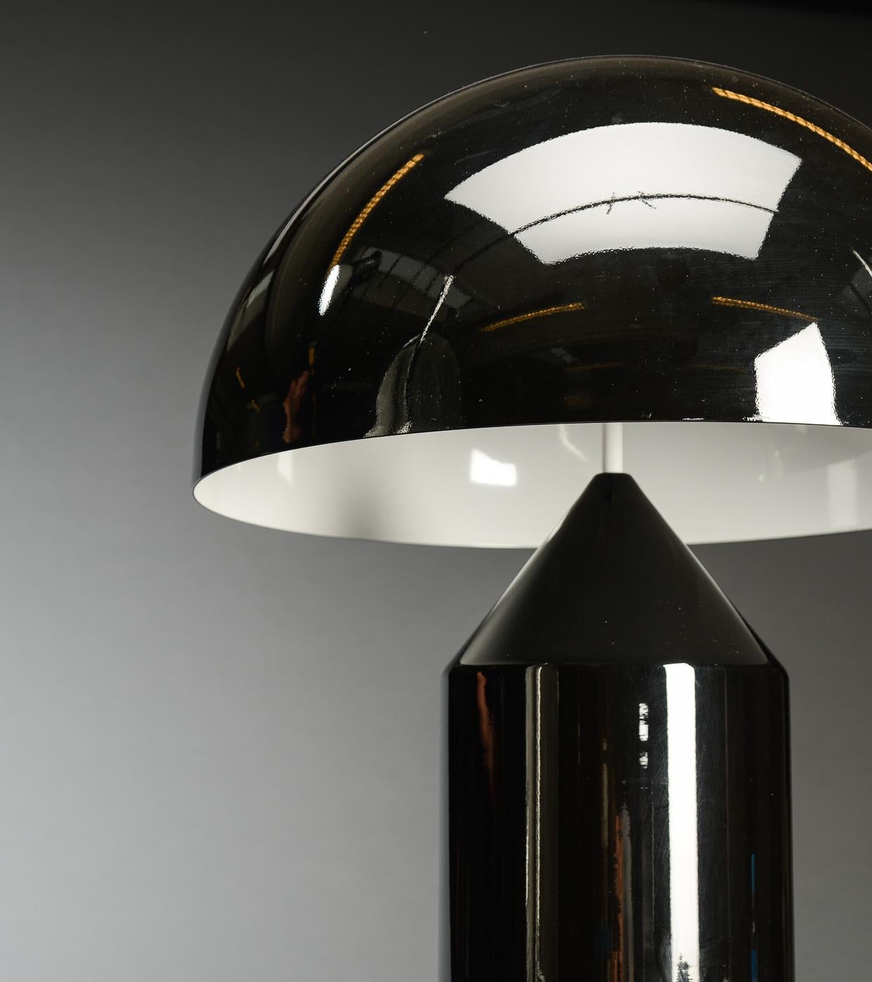 Tischlampe aus Metall in Schwarz/Weiß Atollo 233 von Vico Magistretti für Oluce im Angebot 2