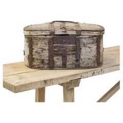 Caja encuadernada de metal